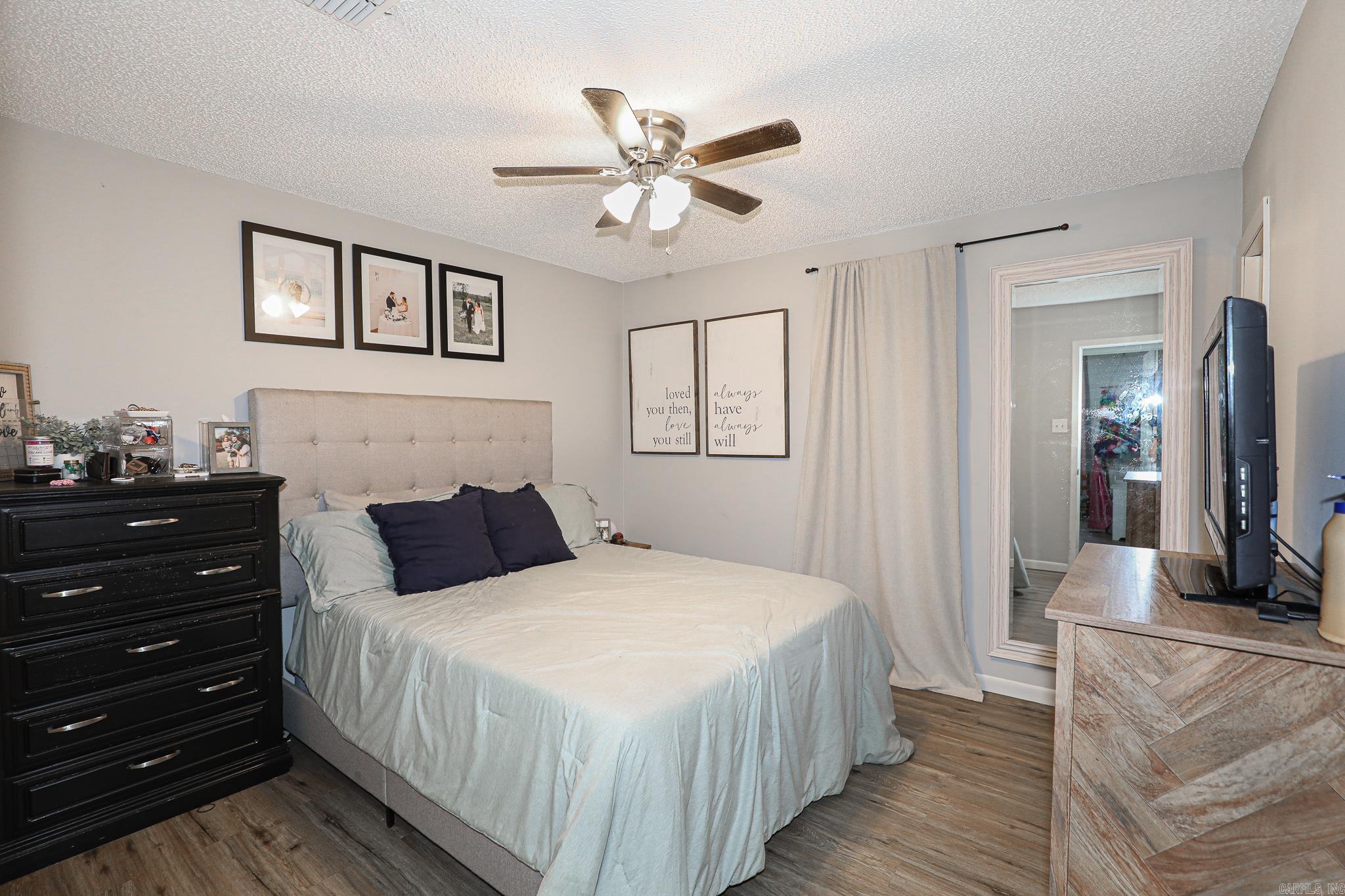 PEBBLE LAKE - Residential