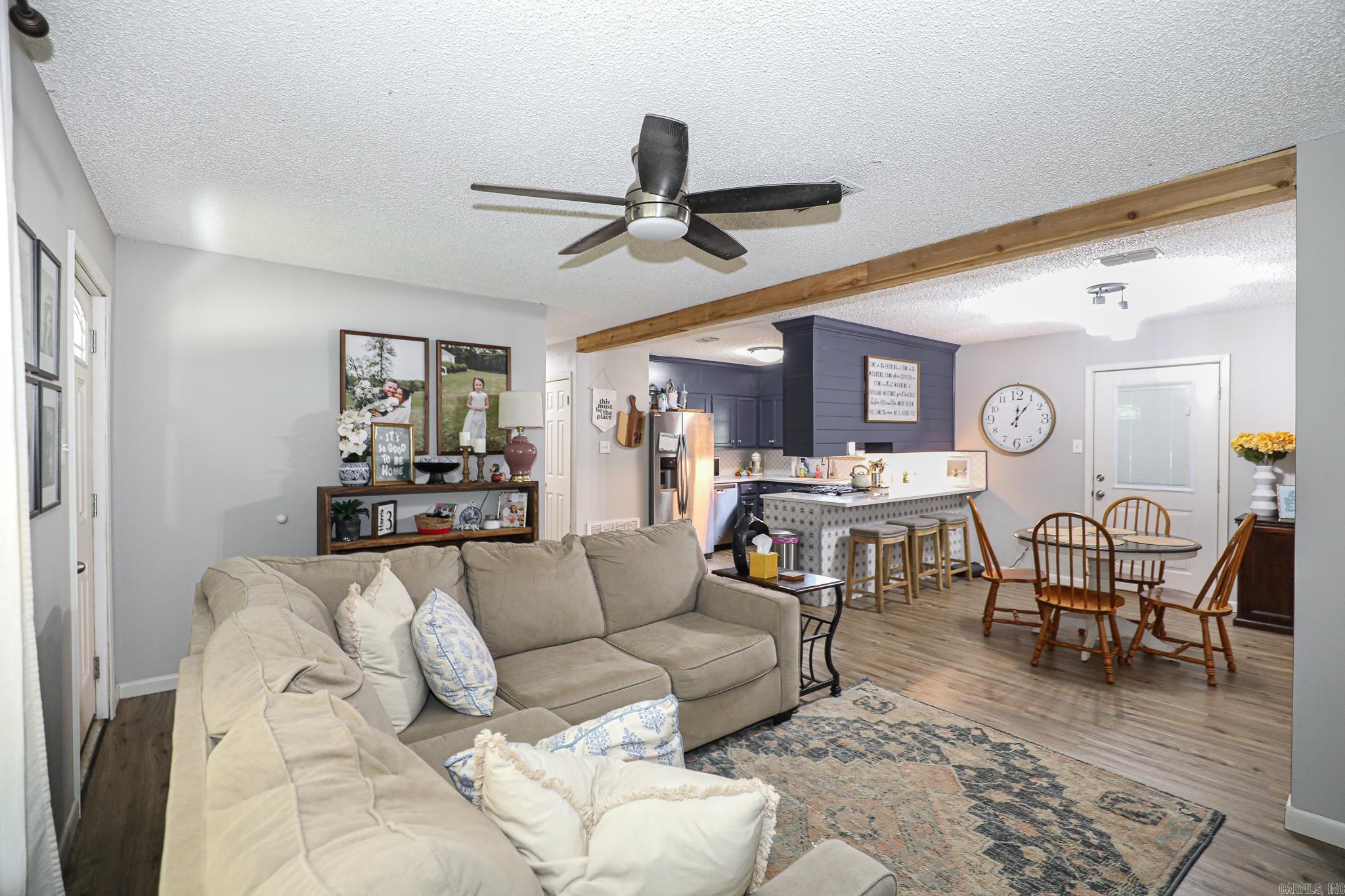 PEBBLE LAKE - Residential