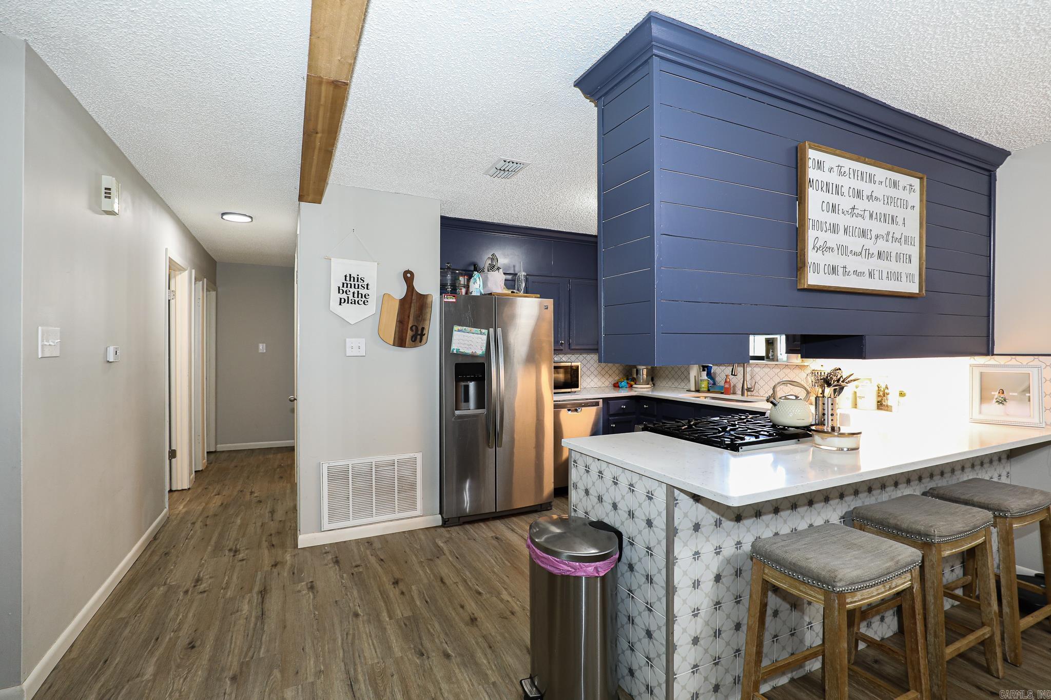 PEBBLE LAKE - Residential