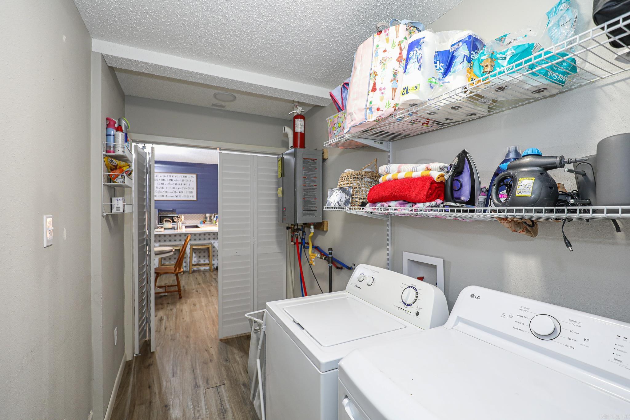 PEBBLE LAKE - Residential