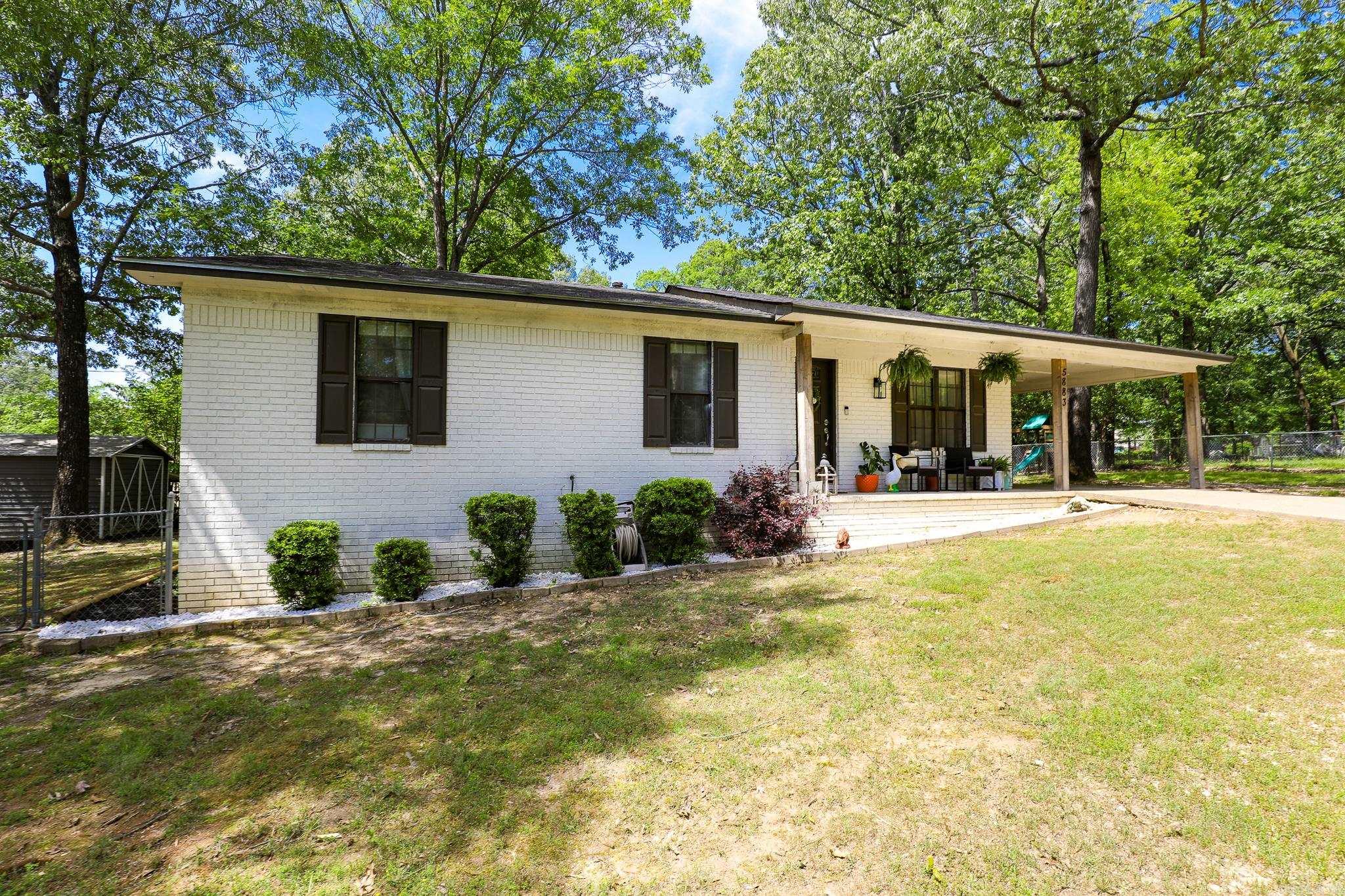 PEBBLE LAKE - Residential