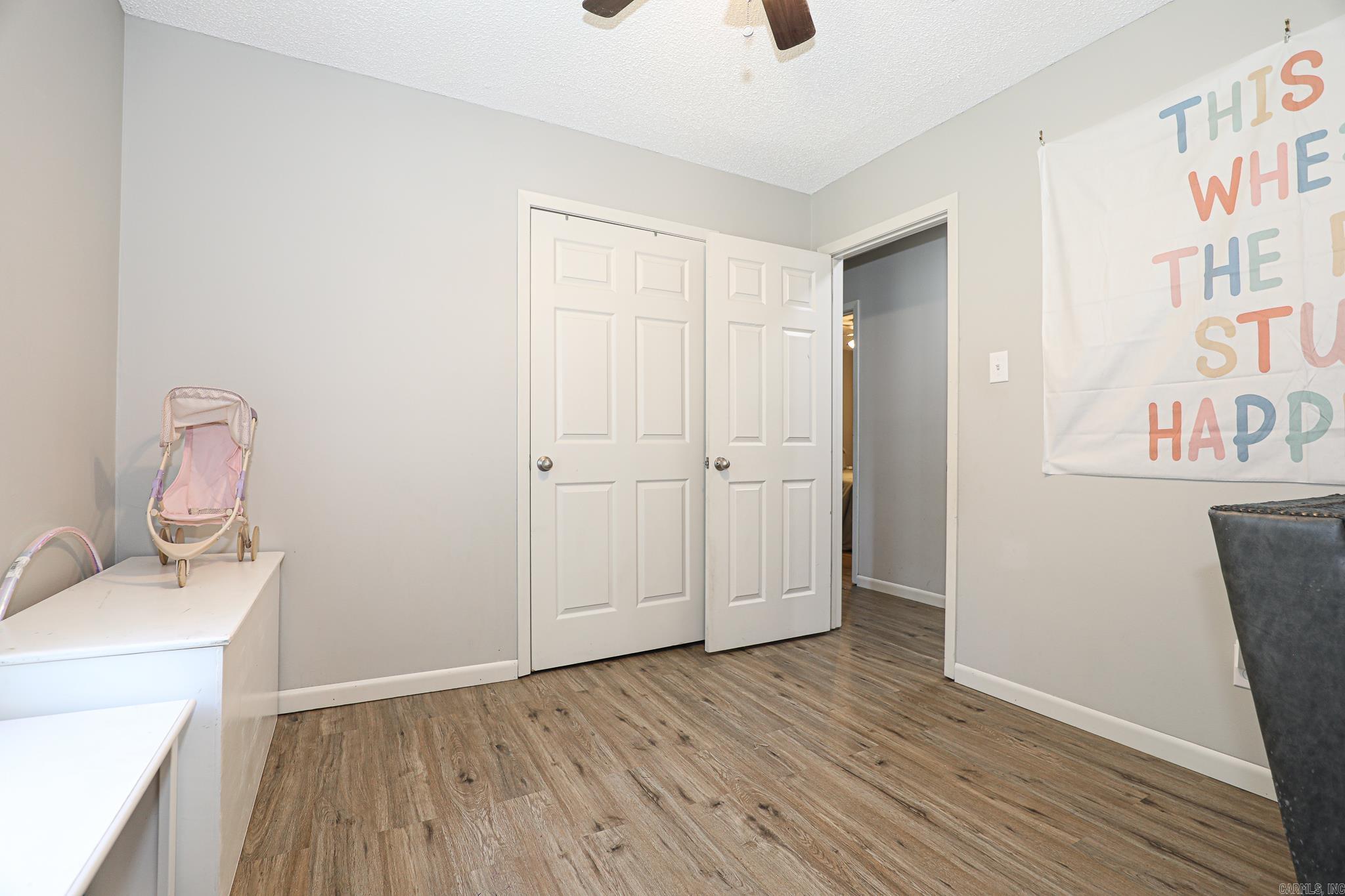 PEBBLE LAKE - Residential