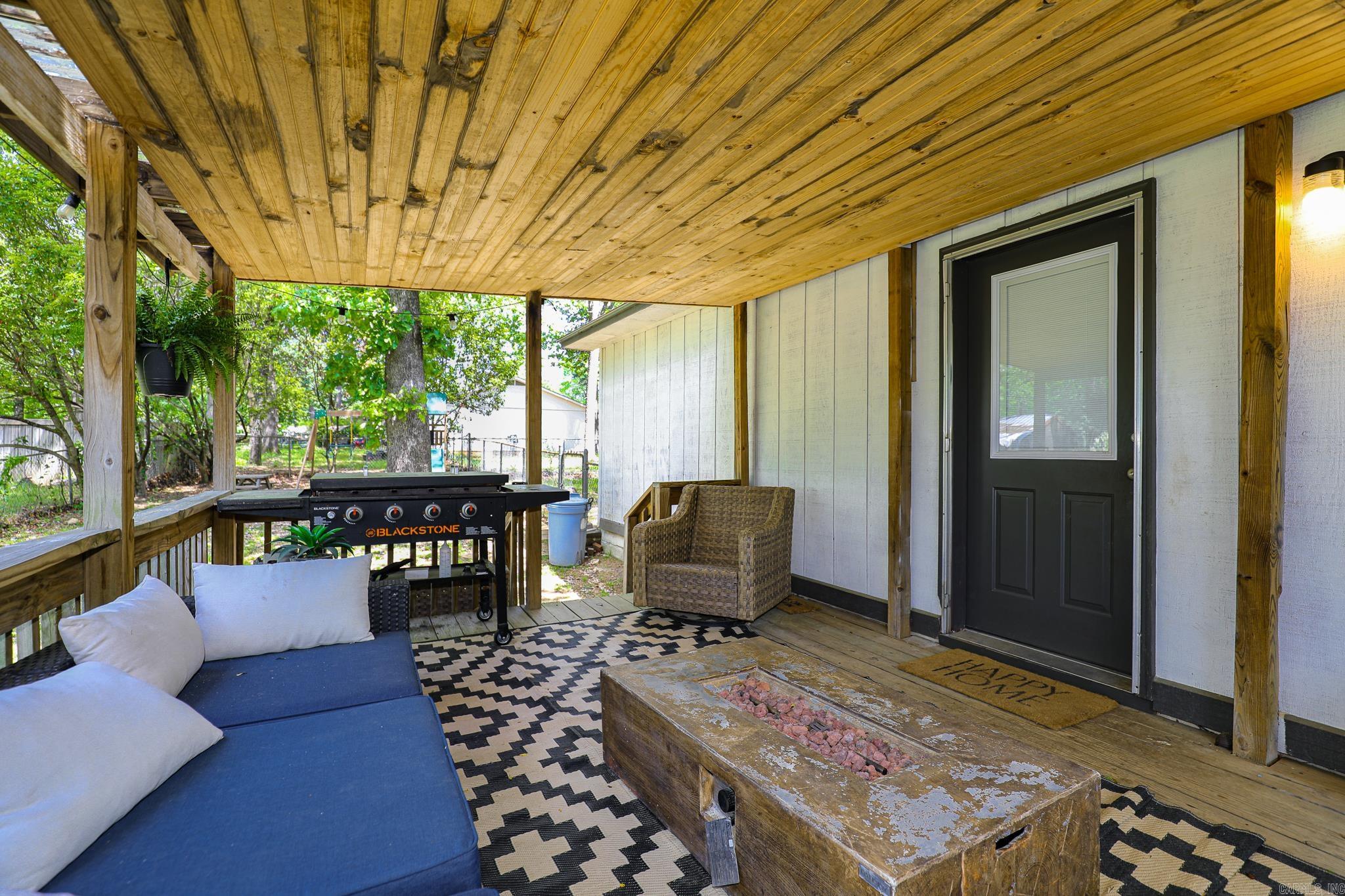 PEBBLE LAKE - Residential