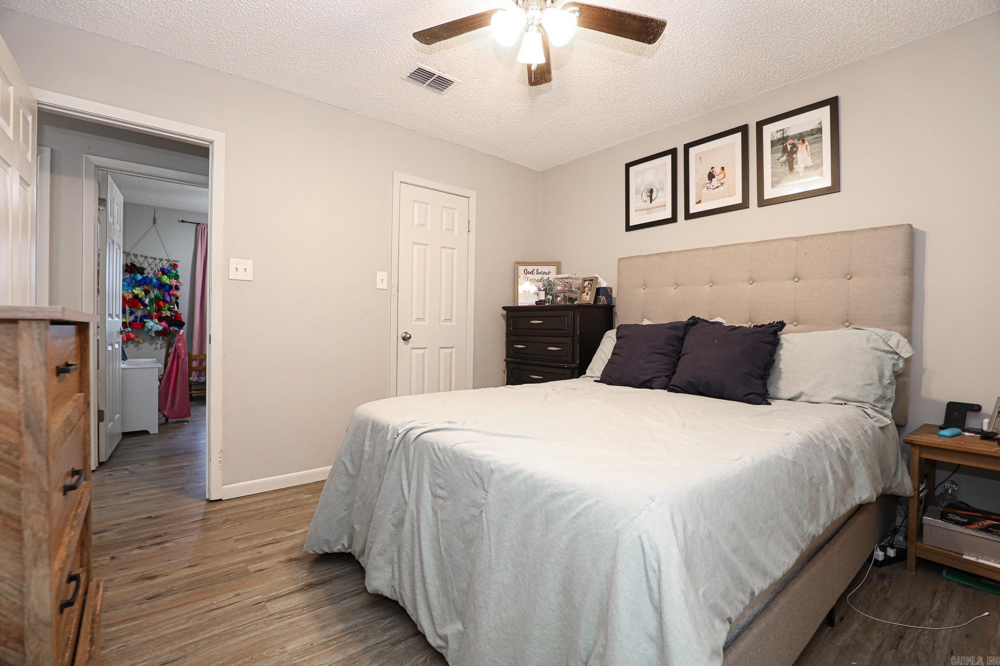 PEBBLE LAKE - Residential