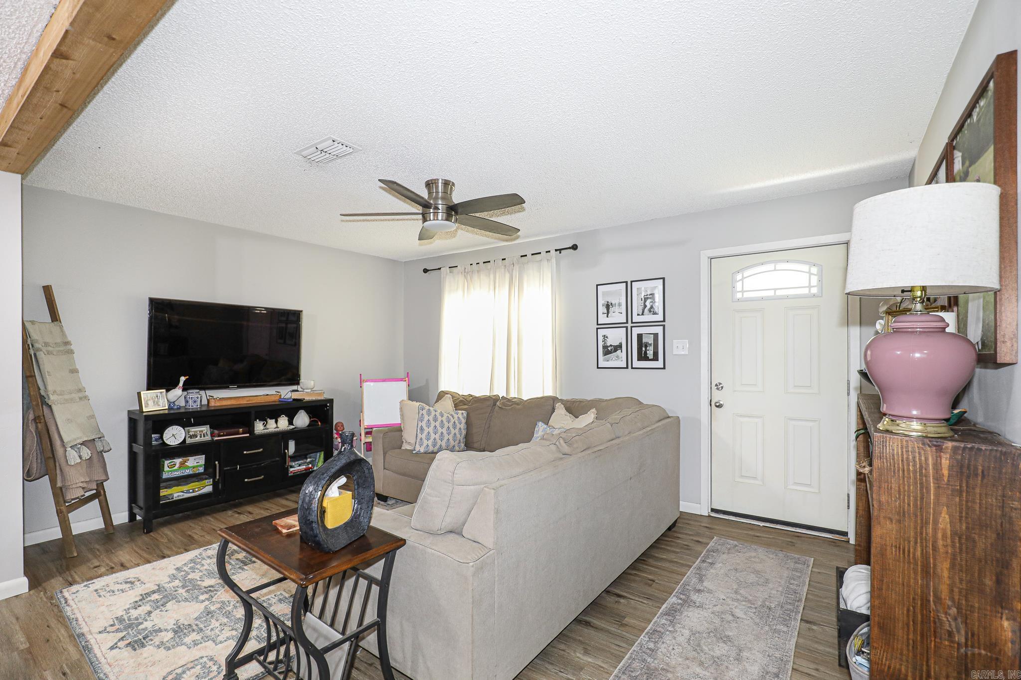 PEBBLE LAKE - Residential