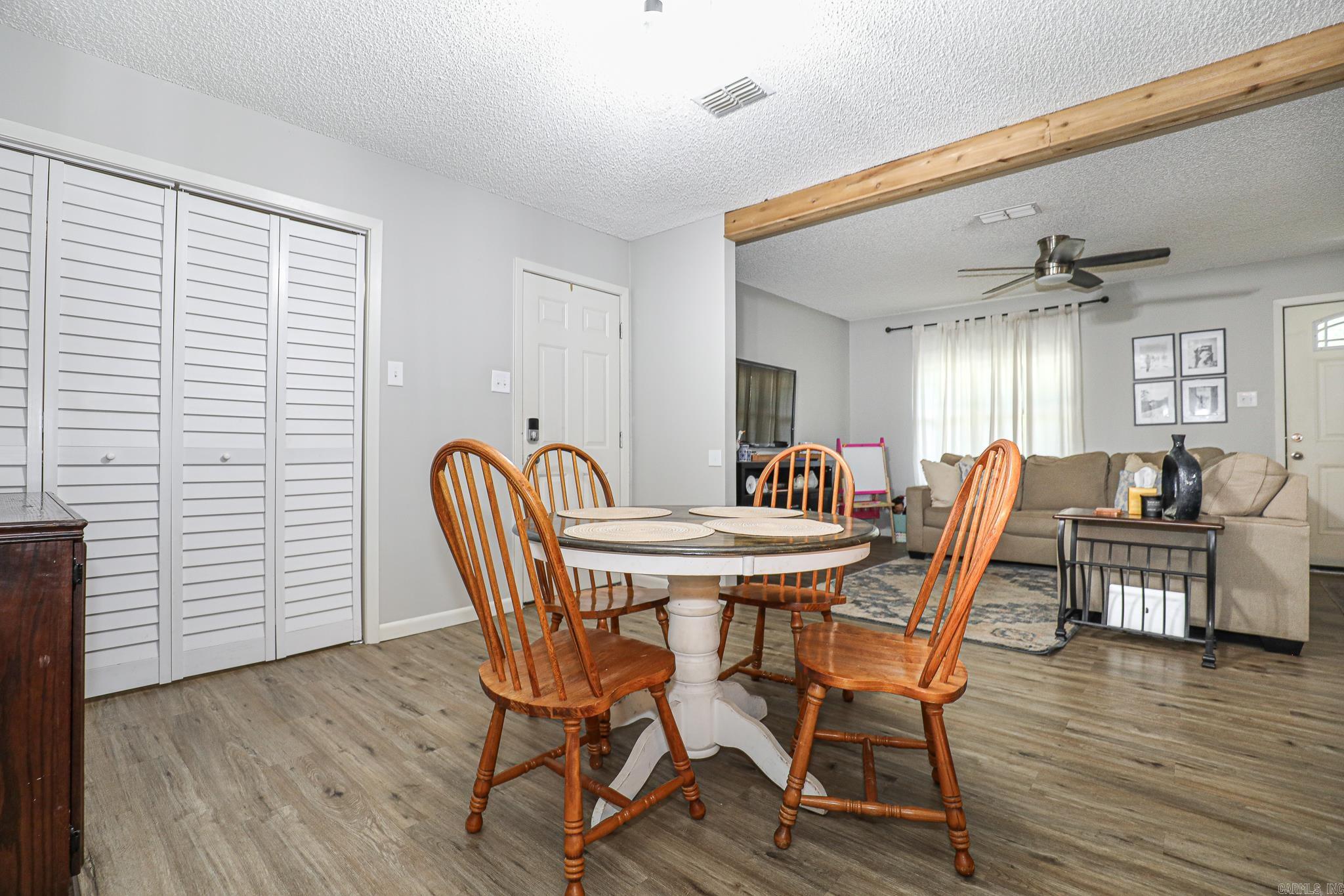 PEBBLE LAKE - Residential