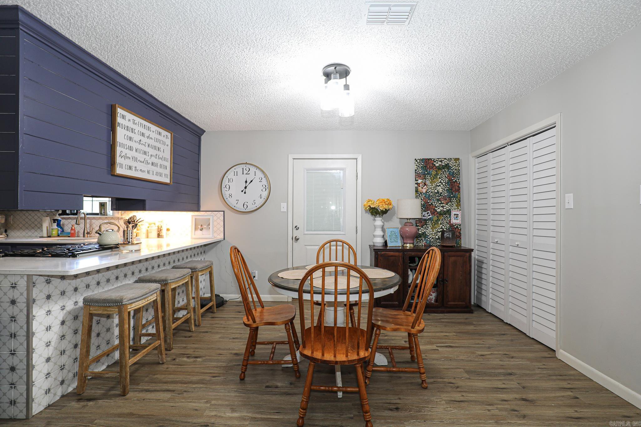 PEBBLE LAKE - Residential