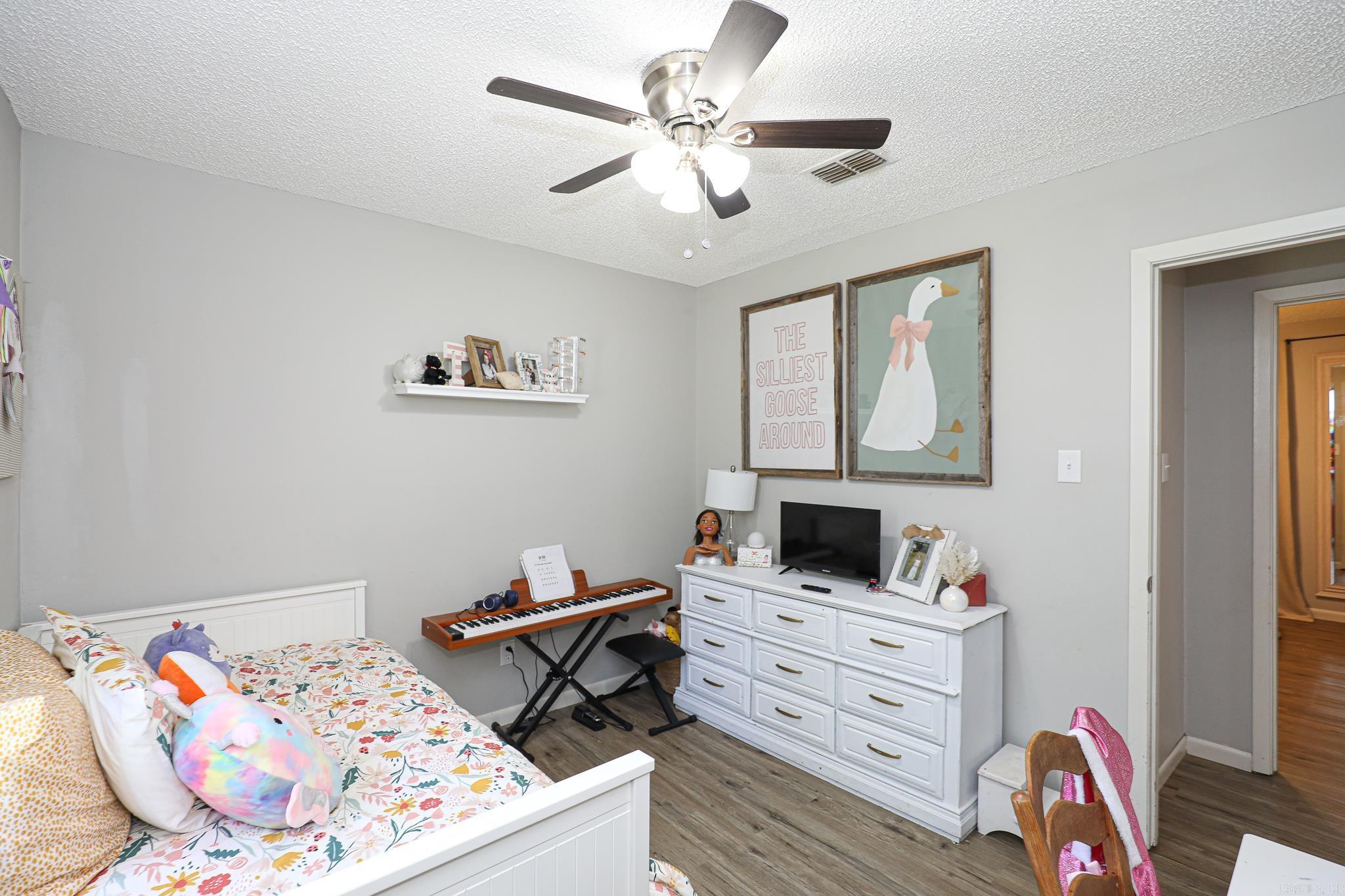 PEBBLE LAKE - Residential