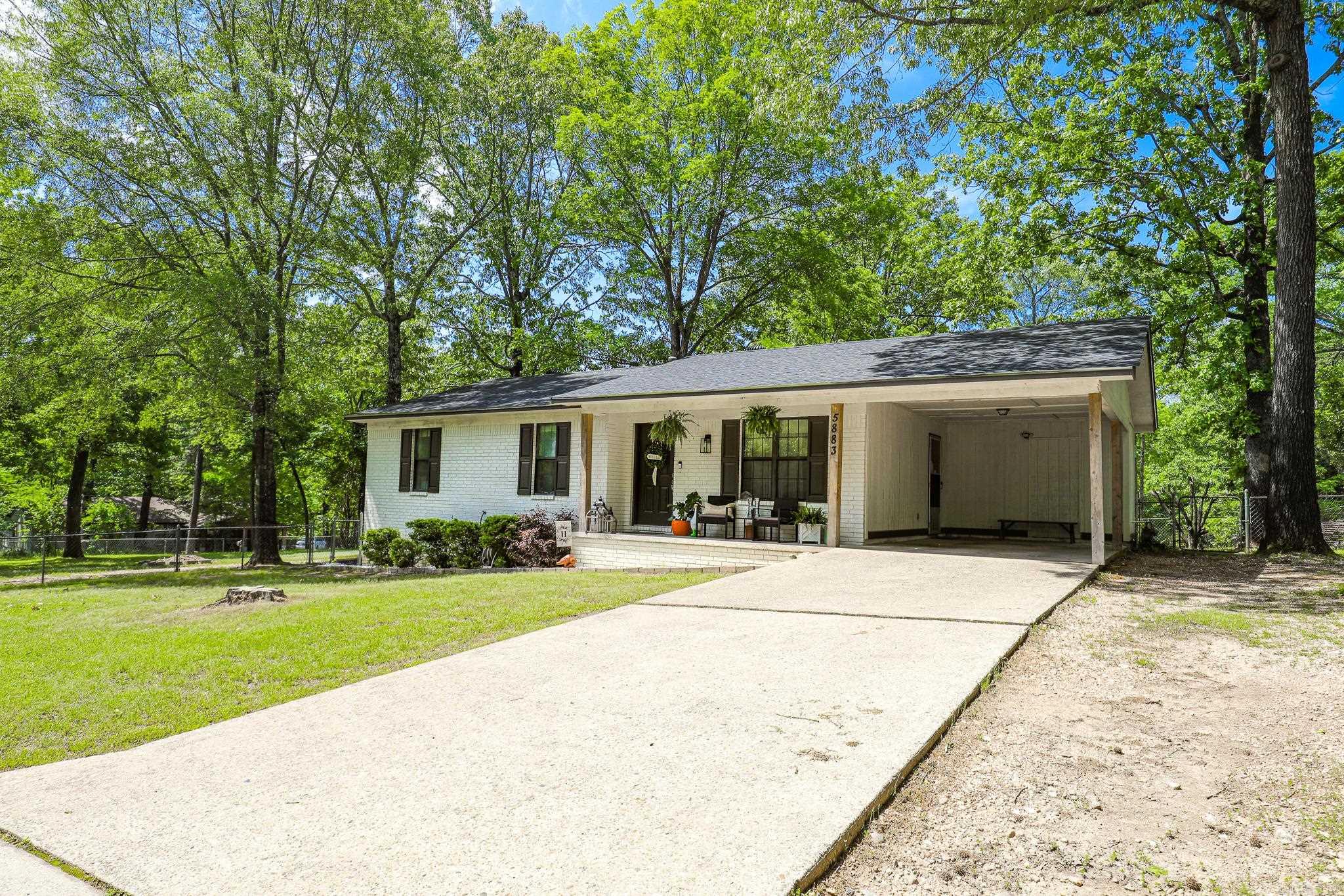 PEBBLE LAKE - Residential