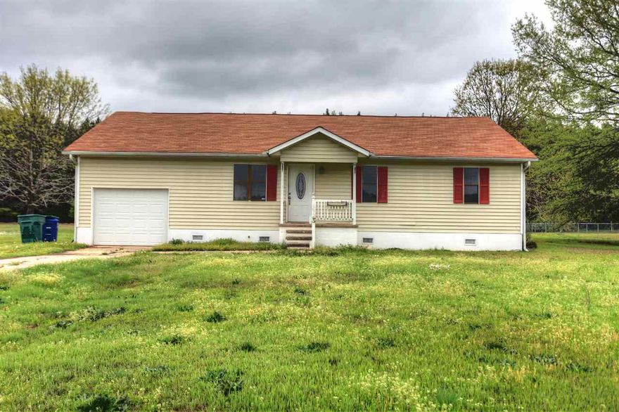 Perfect home for the first time home buyer or someone just wanting to downsize.