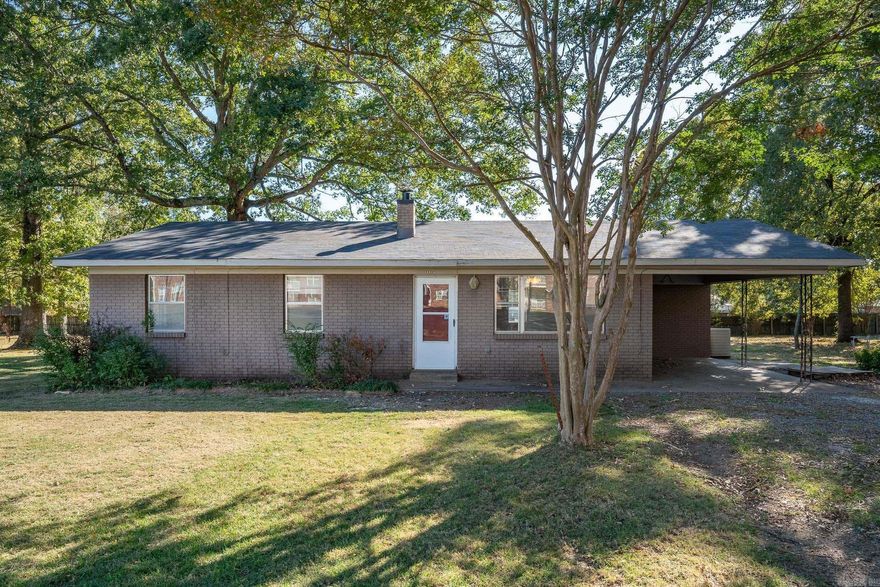 Conveniently located close to schools, shopping and interstate and on over half an acre. Features include new roof October 2023, low maintenance vinyl plank floors, fresh paint, new waterline, stainless appliances and spacious laundry room. Call to see it today! (See agent remarks)