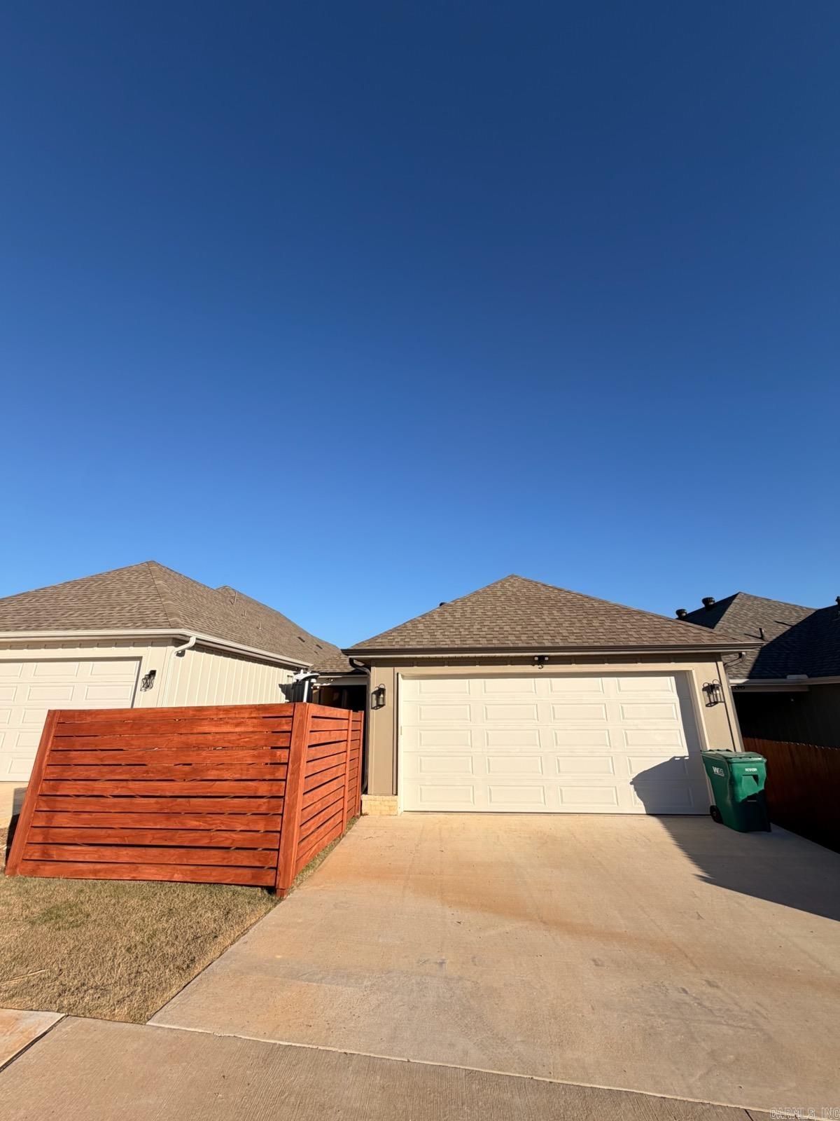 MIDTOWN BRYANT - Residential