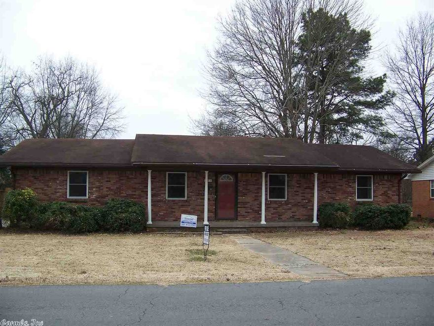 NEWLY REMODLED & LOOKING FOR A NEW OWNER!!  This 3 bedroom 2 bath home has approx. 1542 Sq. Ft. Fresh paint, new flooring & lighting throughout.  Kitchen has all new appliances, cabinets and granite countertops.  Large laundry room, mud room or home office and a great sunroom.  Fenced backyard sitting a nice corner lot. ****SEE AGENT REMARKS**** Sq. Ft. is approx. measuring encouraged