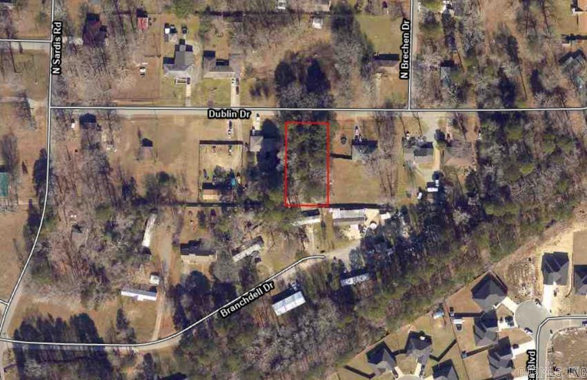 Here is your chance to own a buildable vacant lot within Shannon Hills city limits, only 20 minutes outside of Little Rock. Zoning allows for single family residential homes, including mobile homes newer than 15 years. Flat, buildable terrain with city water and sewer available to tap at the street! Whether youāre ready to build now or invest for the future, this property checks all the boxes.