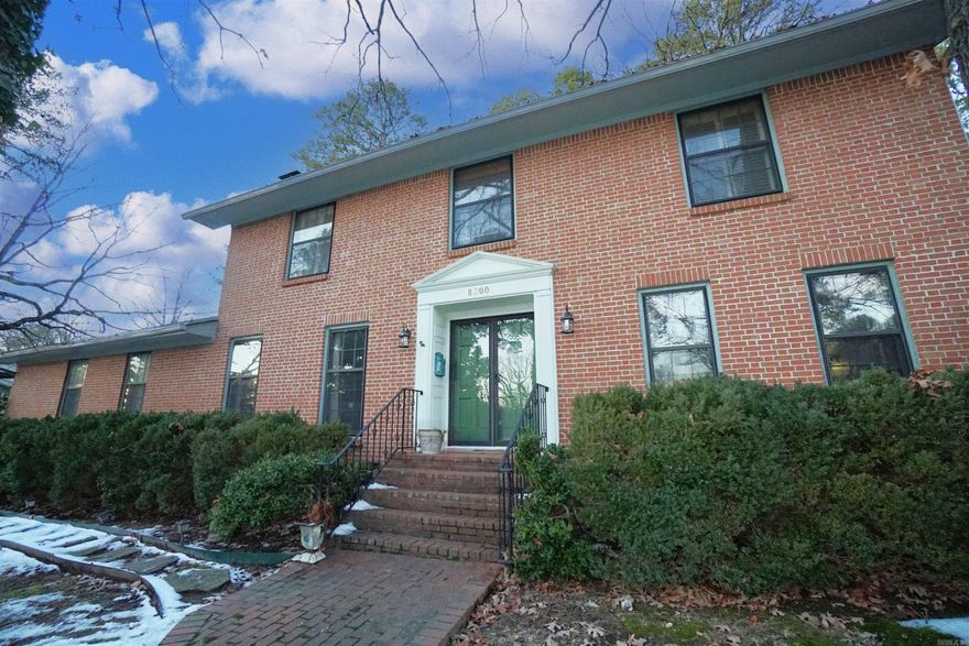 Classic mid-century home in the heart of Leawood. Convenient location to all of Little Rock.