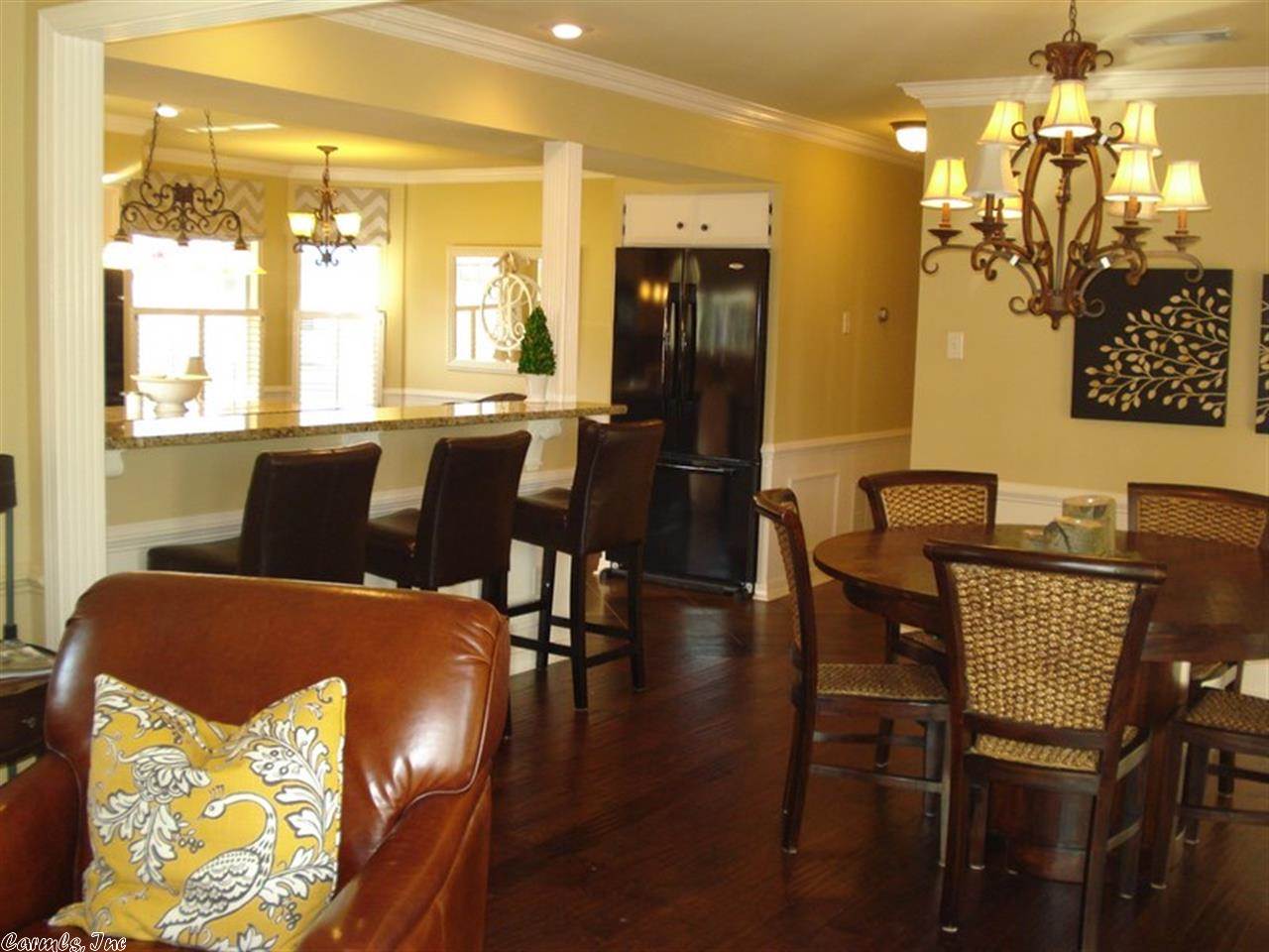 SECLUDED HILLS - Residential