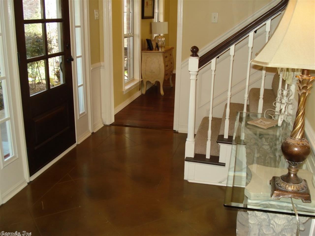 SECLUDED HILLS - Residential