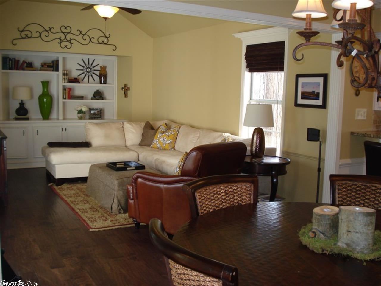 SECLUDED HILLS - Residential