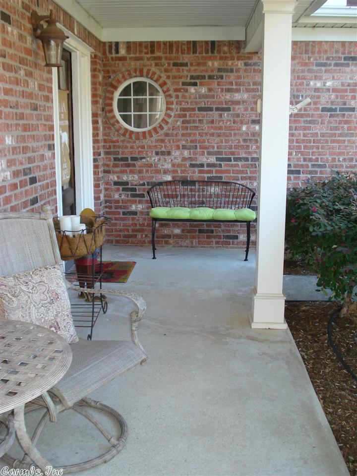 SECLUDED HILLS - Residential