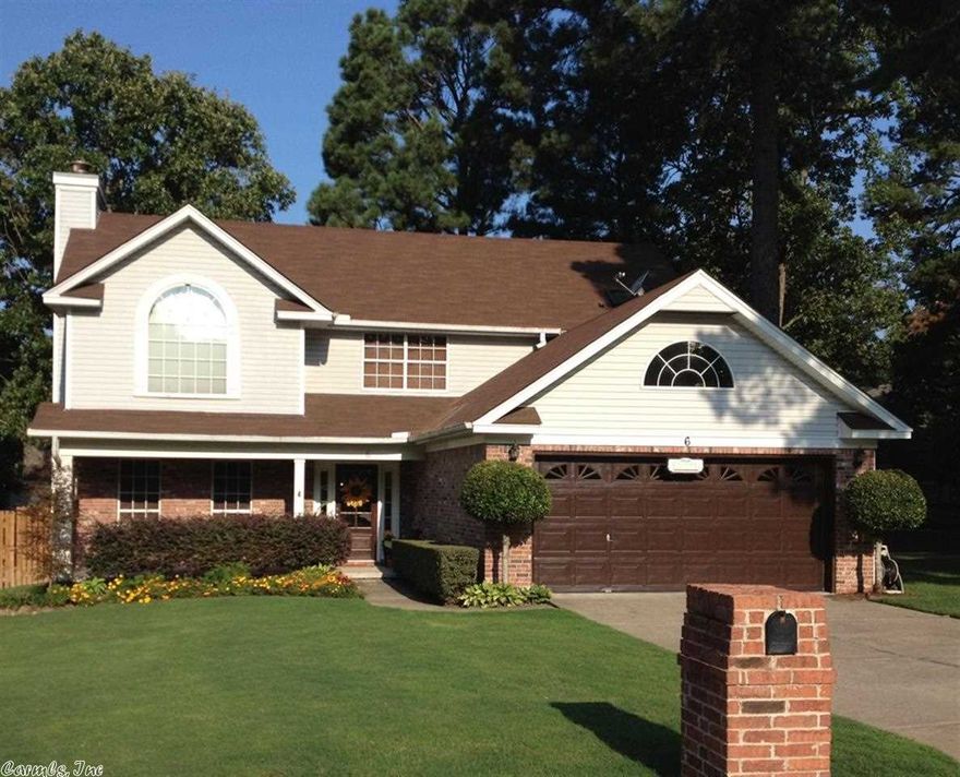 Remodeled & over $30,000 in updates on Secluded Hills cul-de-sac. New front door, handscraped hardwoods, new fixtures/hardware. Open floor plan- two large living areas & kitchen/dining combo. Gourmet kitchen granite counter tops, island, breakfast bar, tumble marble back splash, double oven, gas cooktop, & water purifier. Master- hardwoods, vaulted ceiling & jet tub w/ flat screen TV over bath. Covered front porch & new French doors to deck. New roof & HVAC 2012. Entertainer's dream! Don Roberts Elementary.