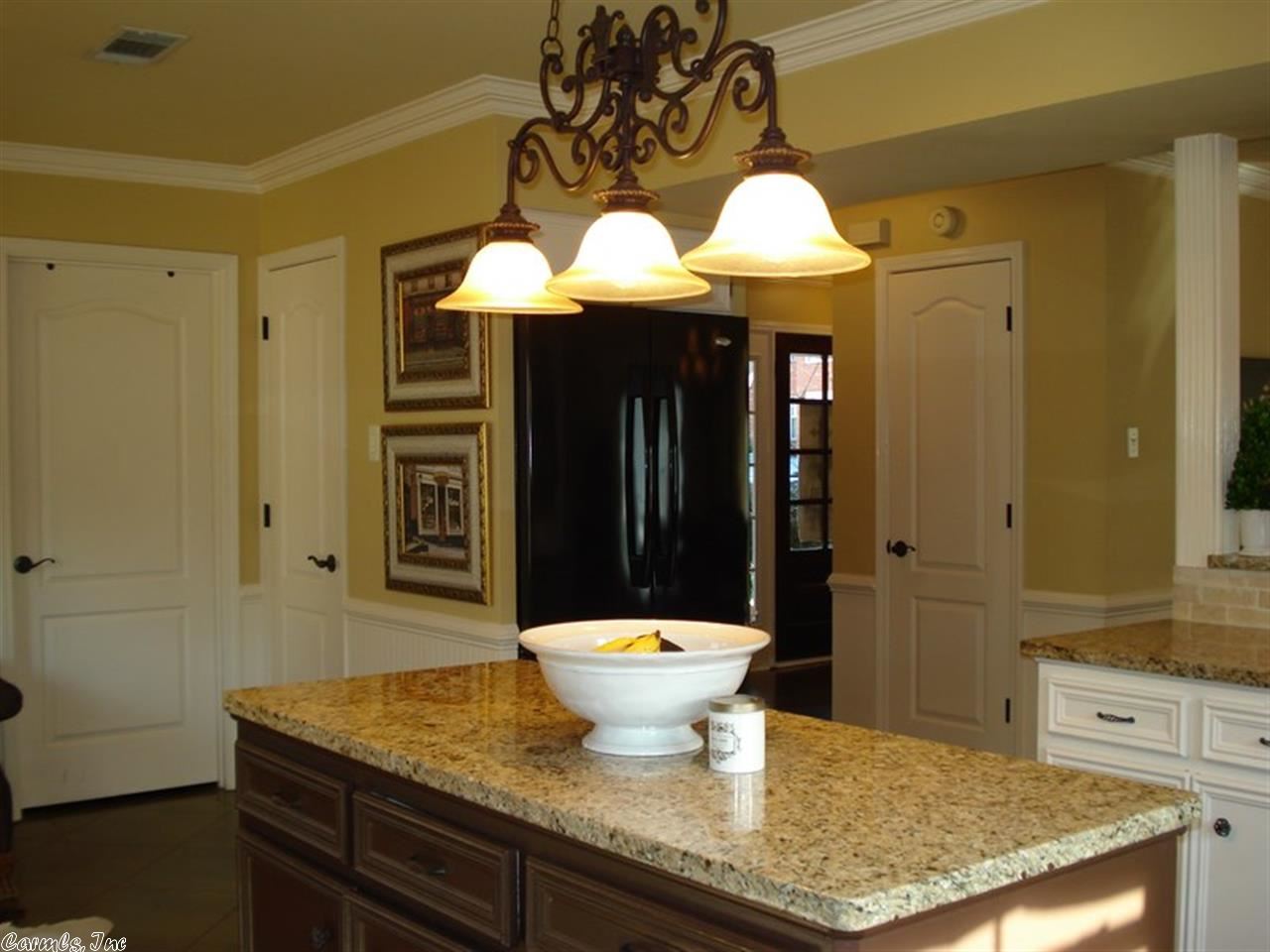 SECLUDED HILLS - Residential