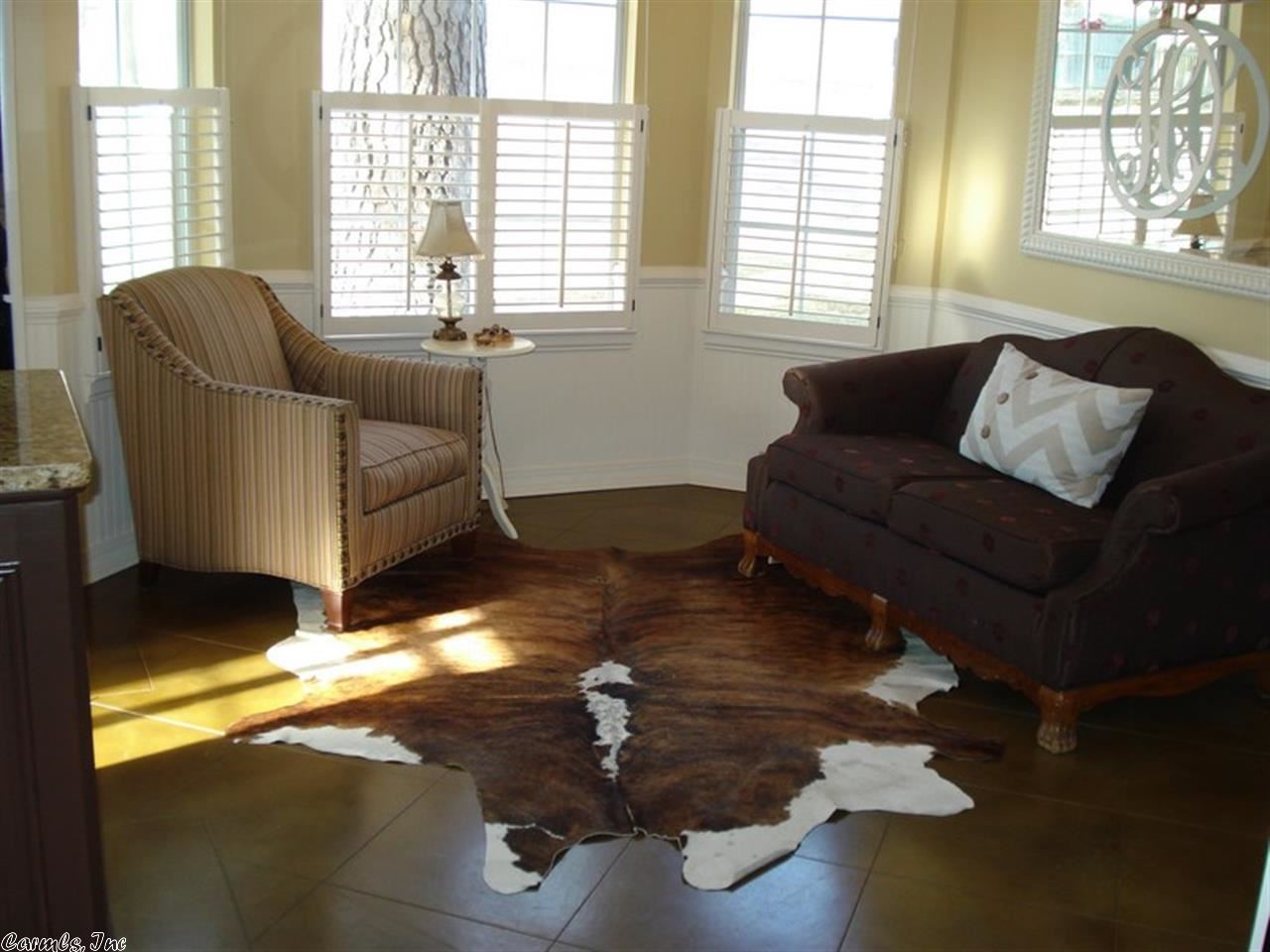 SECLUDED HILLS - Residential