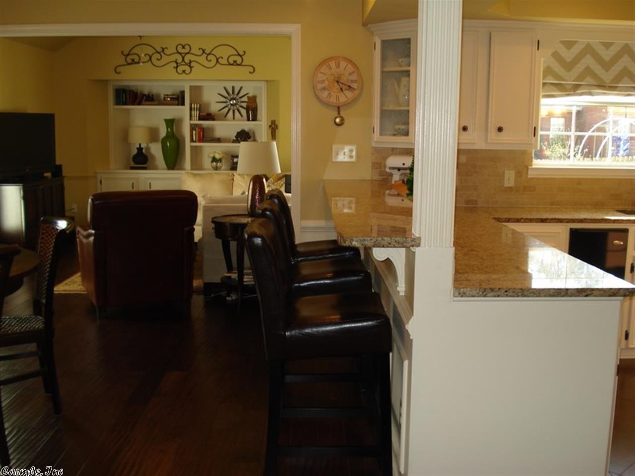 SECLUDED HILLS - Residential