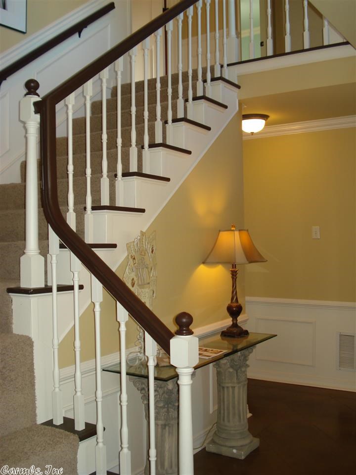 SECLUDED HILLS - Residential