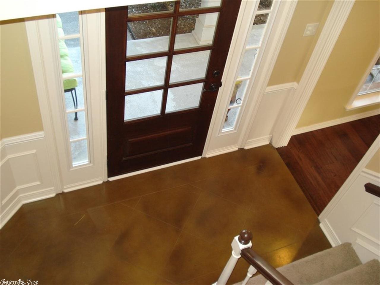 SECLUDED HILLS - Residential