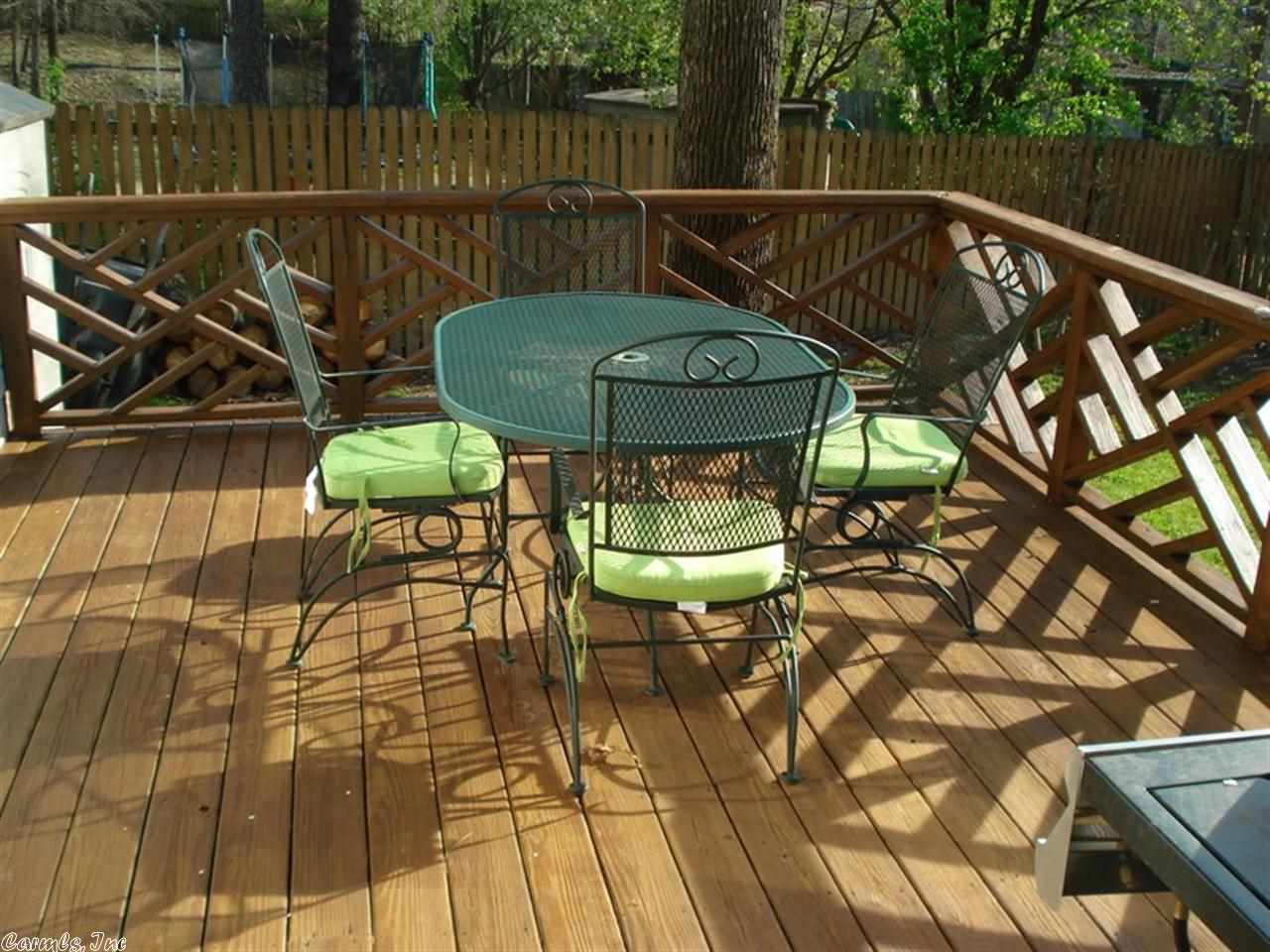 SECLUDED HILLS - Residential