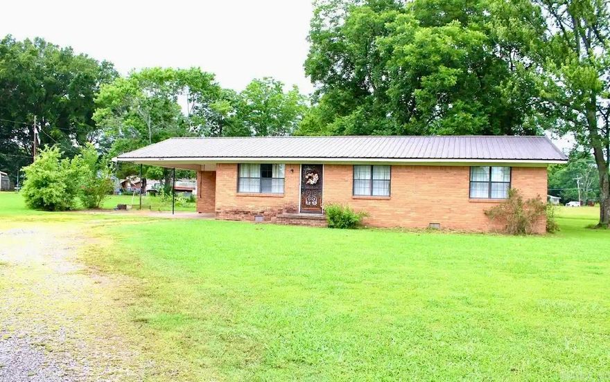 Amazing business opportunity right on the HWY and/or nice home in the center of town. This location is prime real estate.