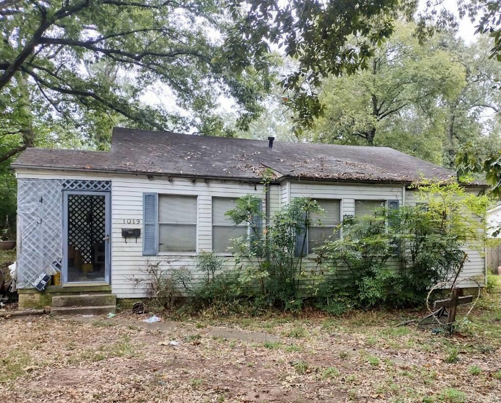 This home is a fixer upper. Property being sold "AS IS". No property disclosure. Great Investment property.