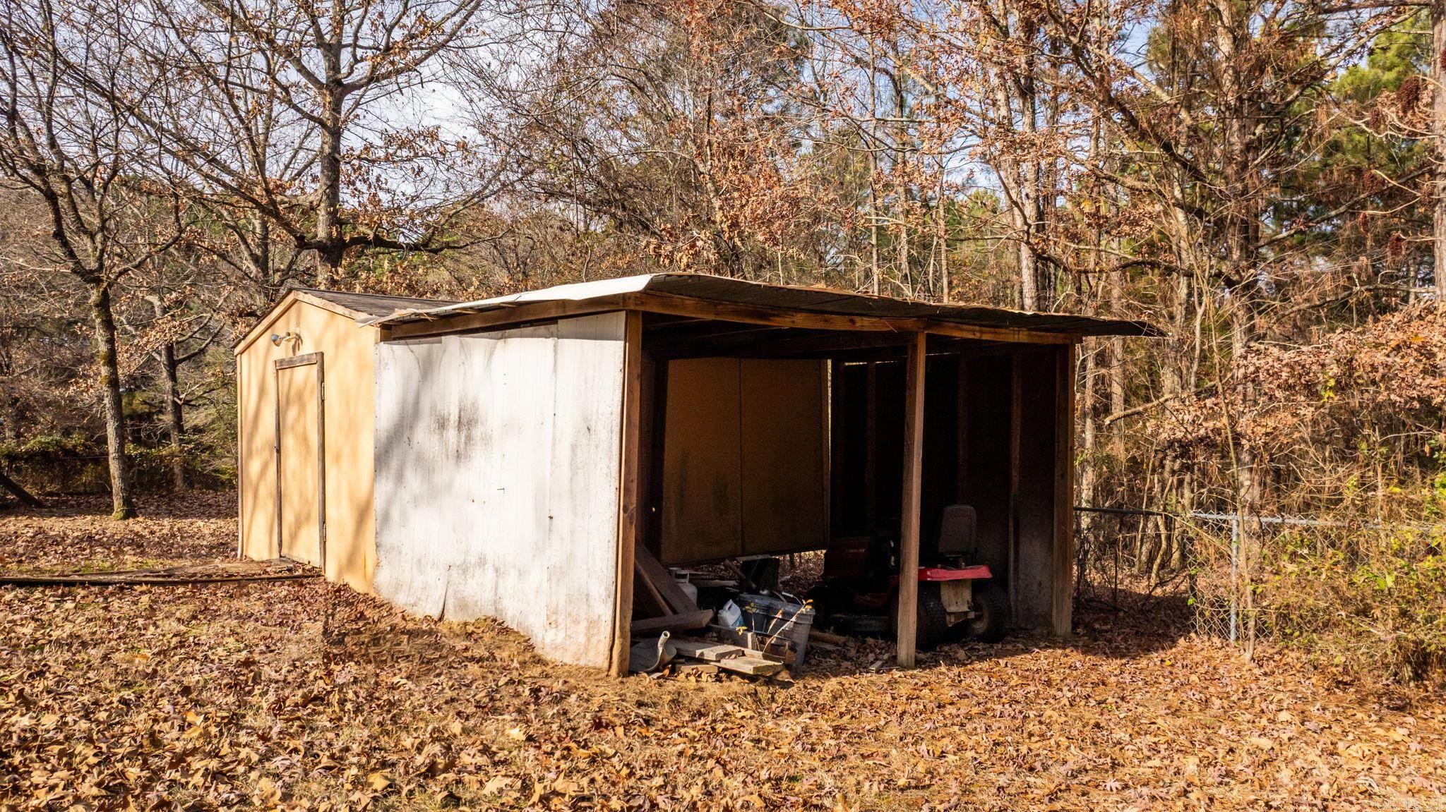 HOLLAND HILLS - Residential