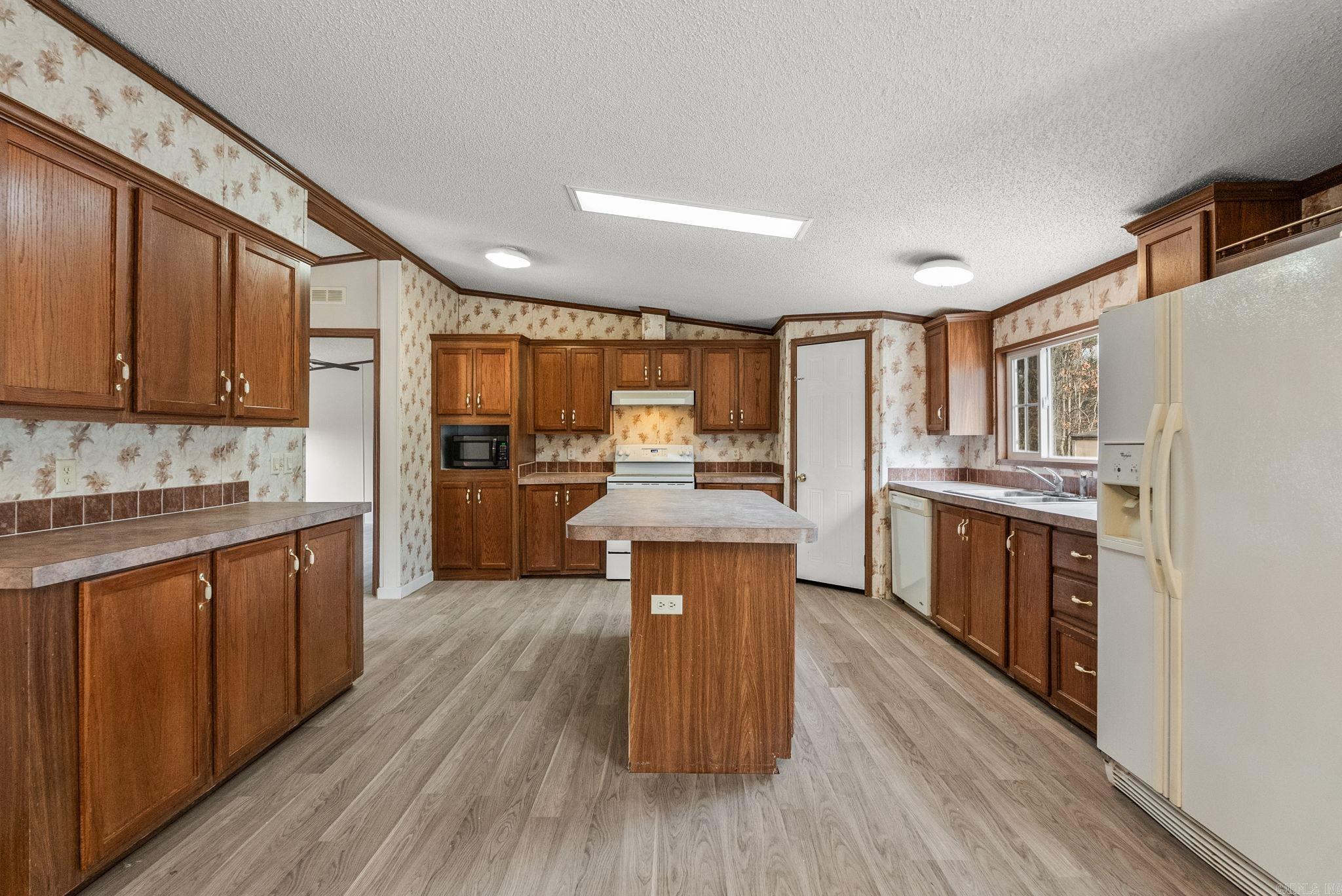 HOLLAND HILLS - Residential