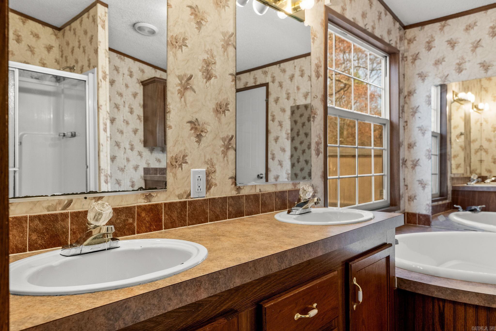 HOLLAND HILLS - Residential