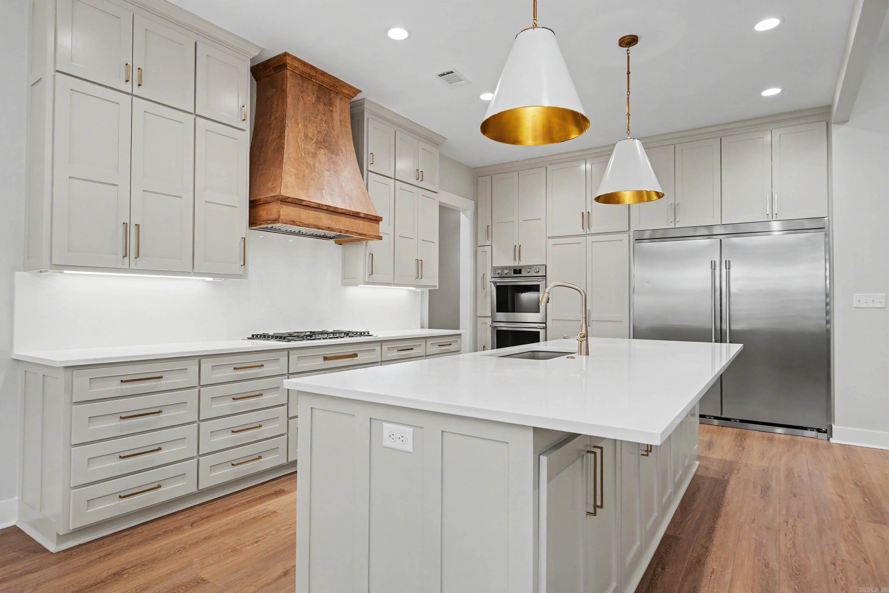 LANDS END - Residential
