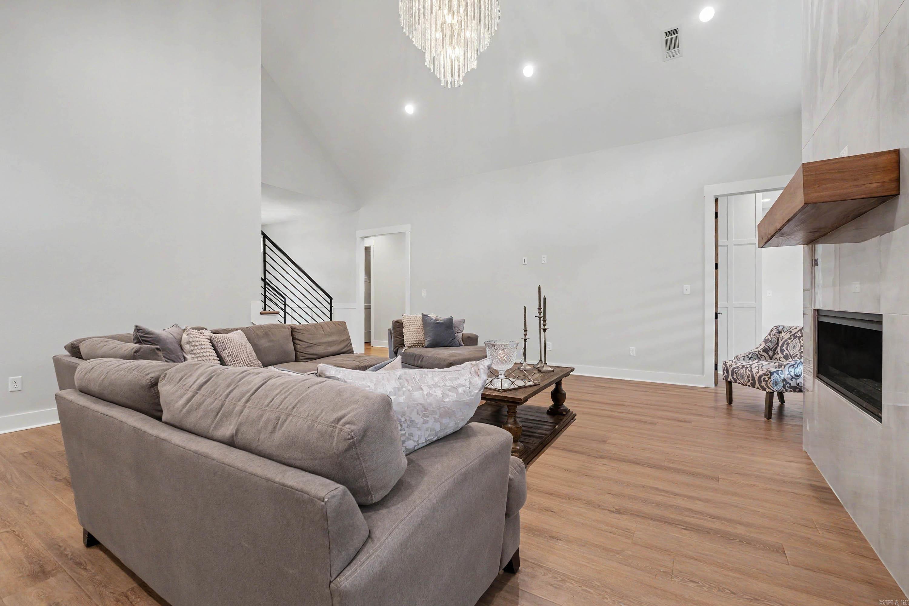 LANDS END - Residential