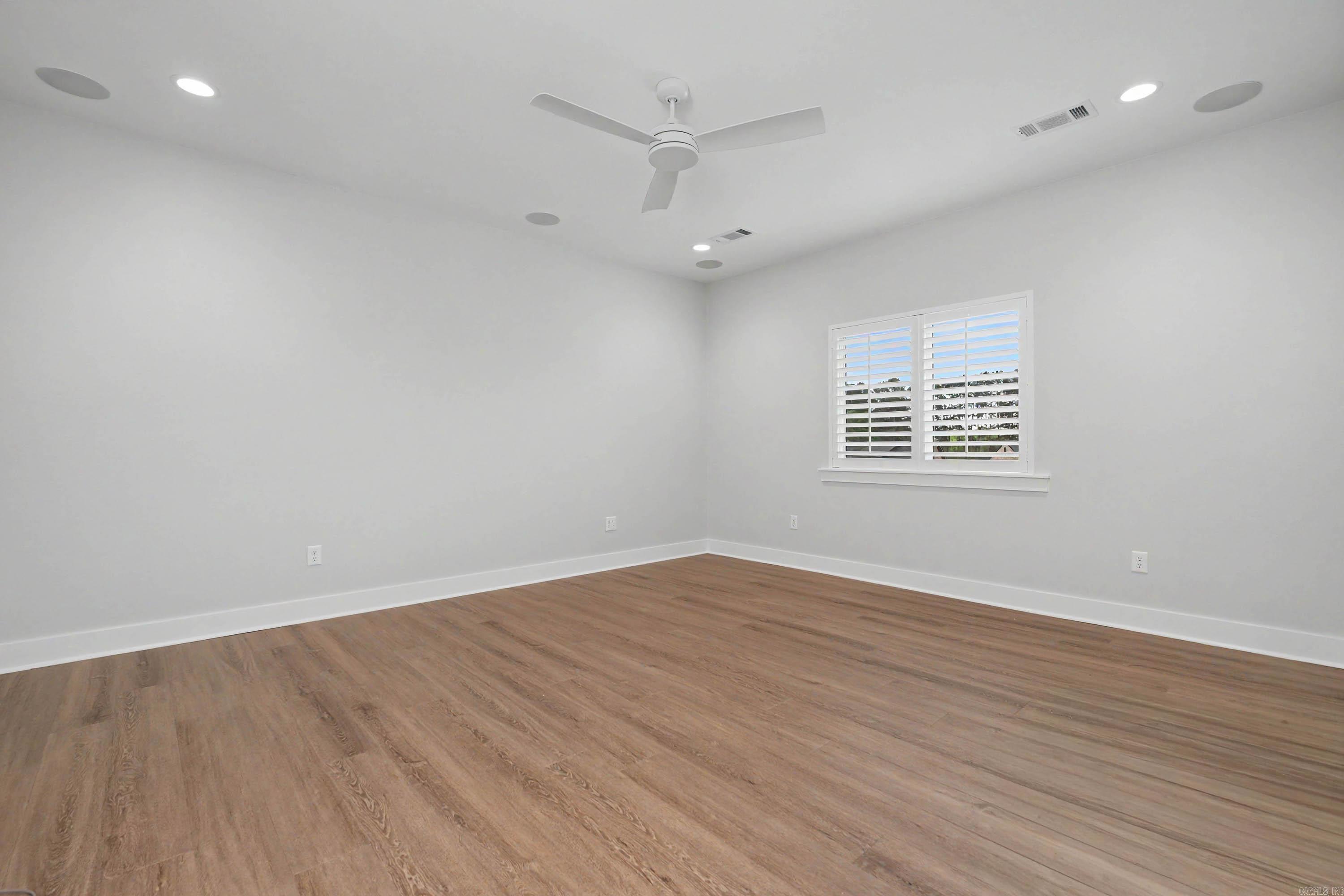 LANDS END - Residential