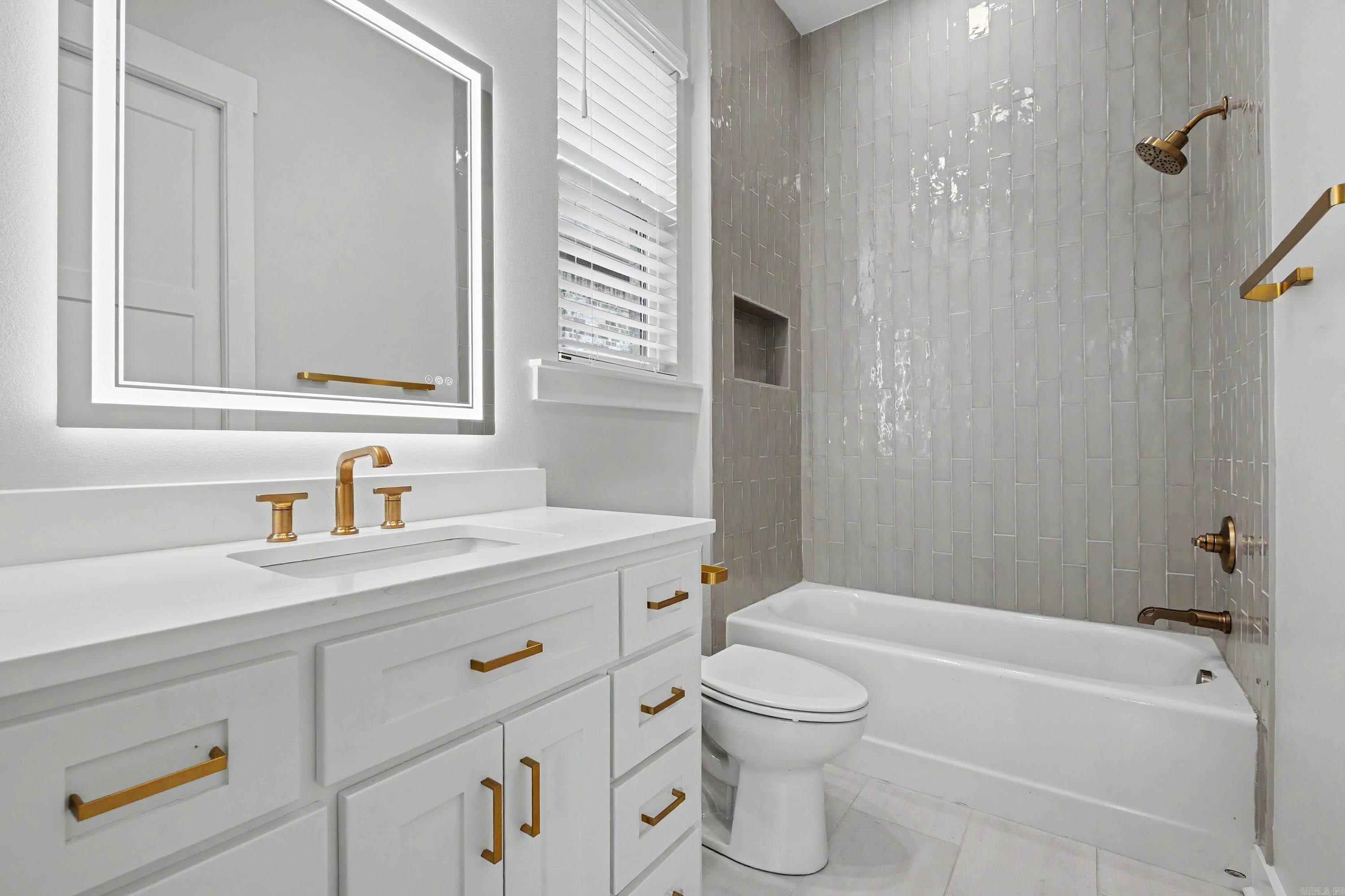 LANDS END - Residential