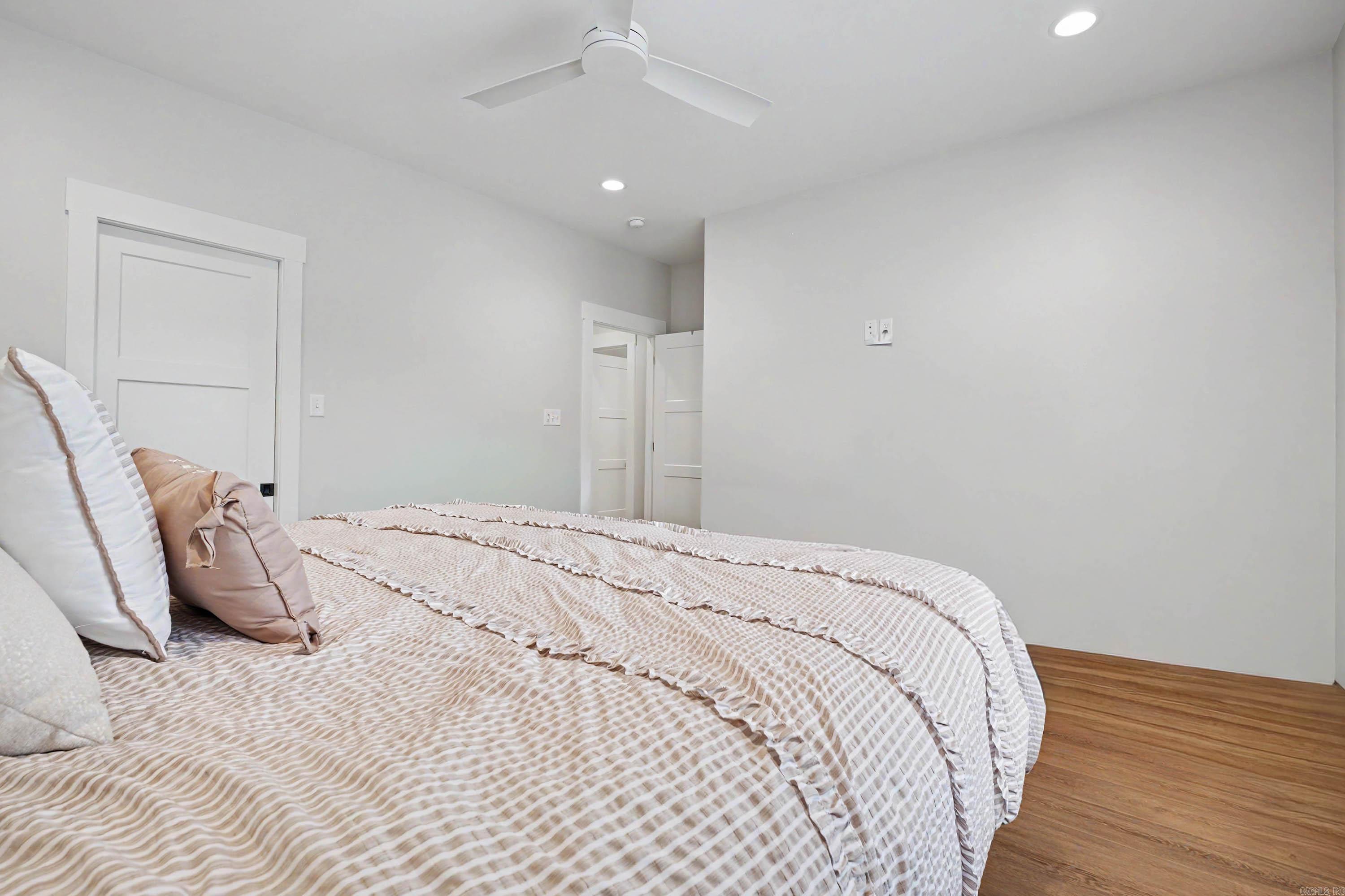 LANDS END - Residential