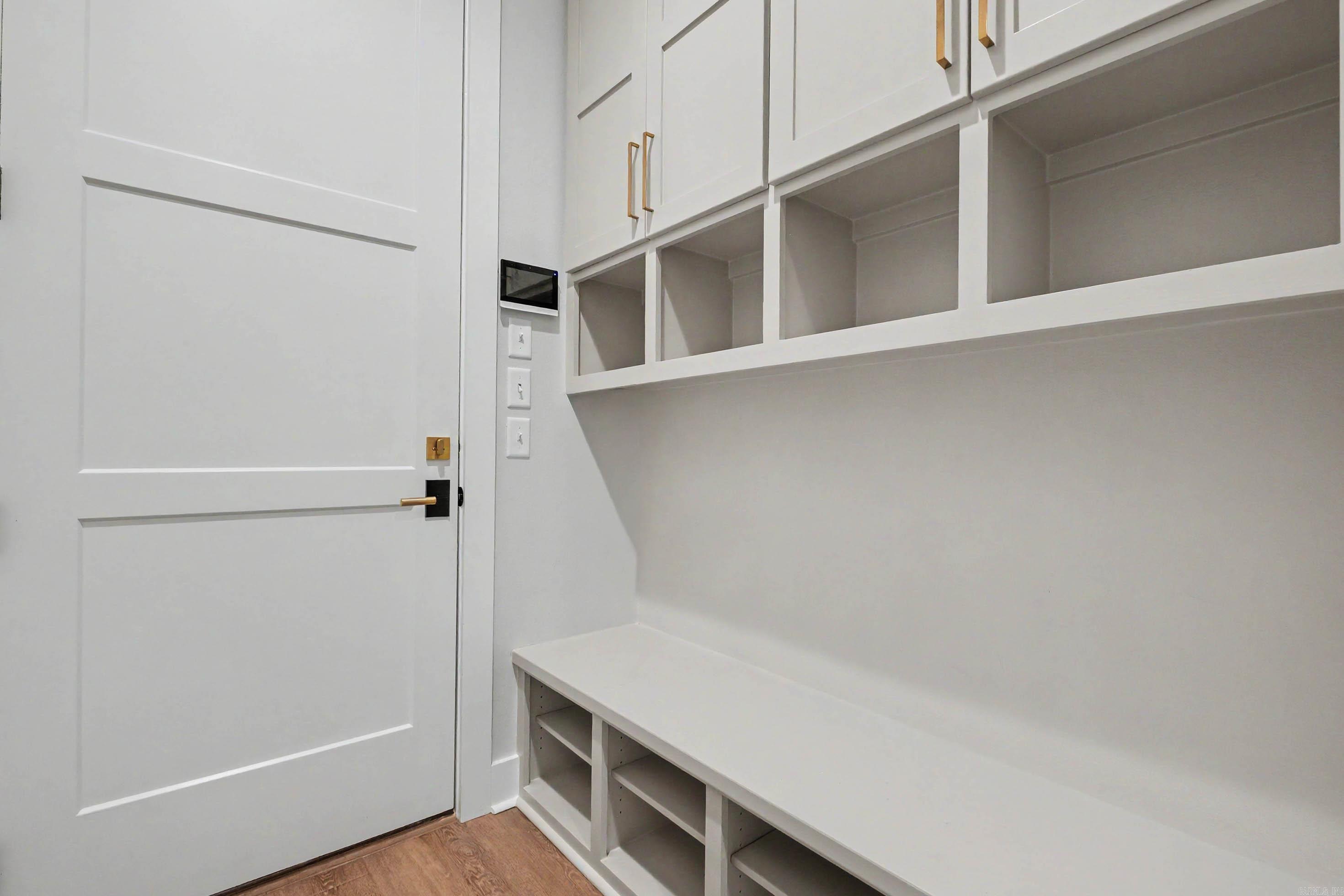 LANDS END - Residential