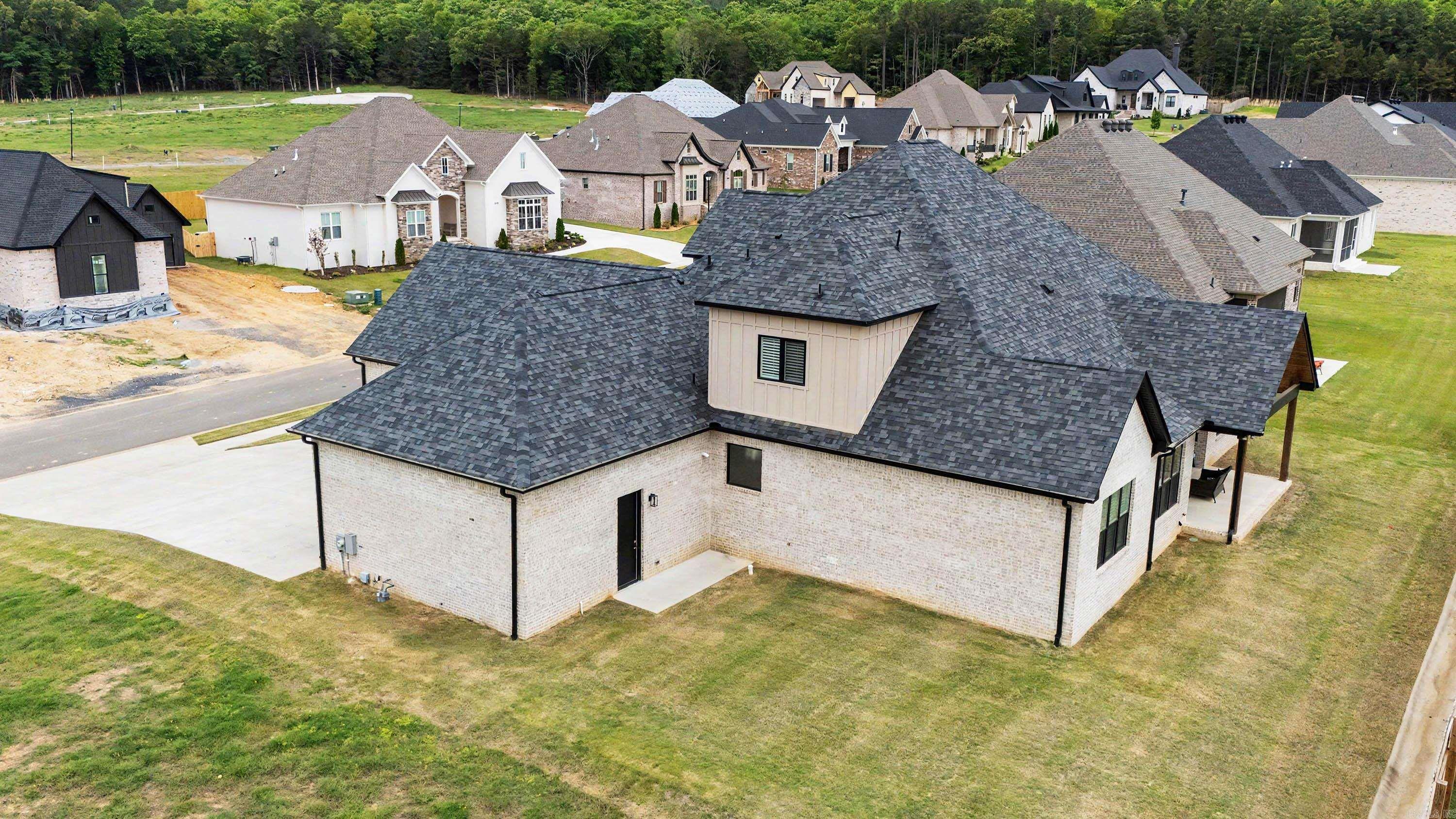 LANDS END - Residential