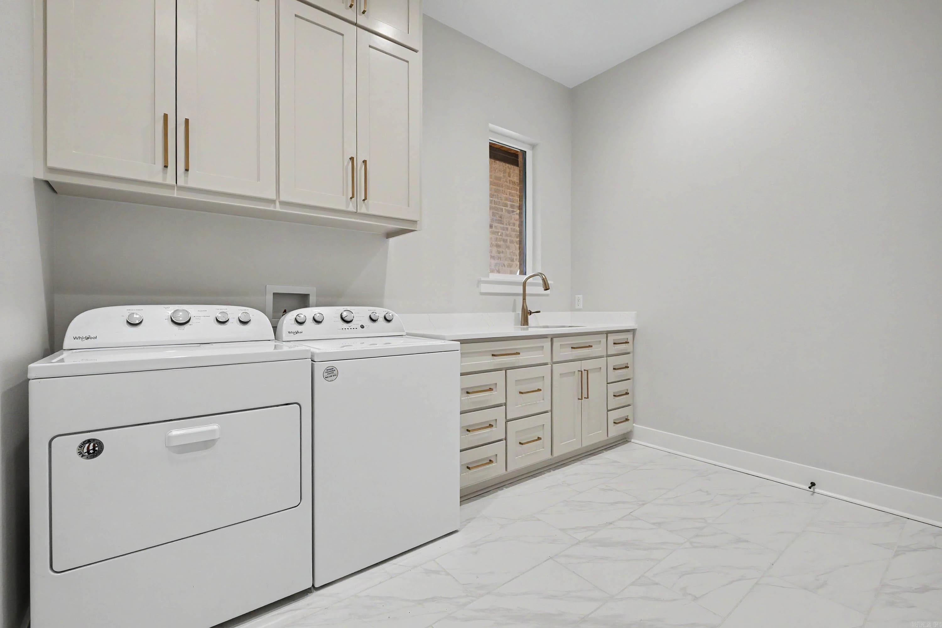 LANDS END - Residential