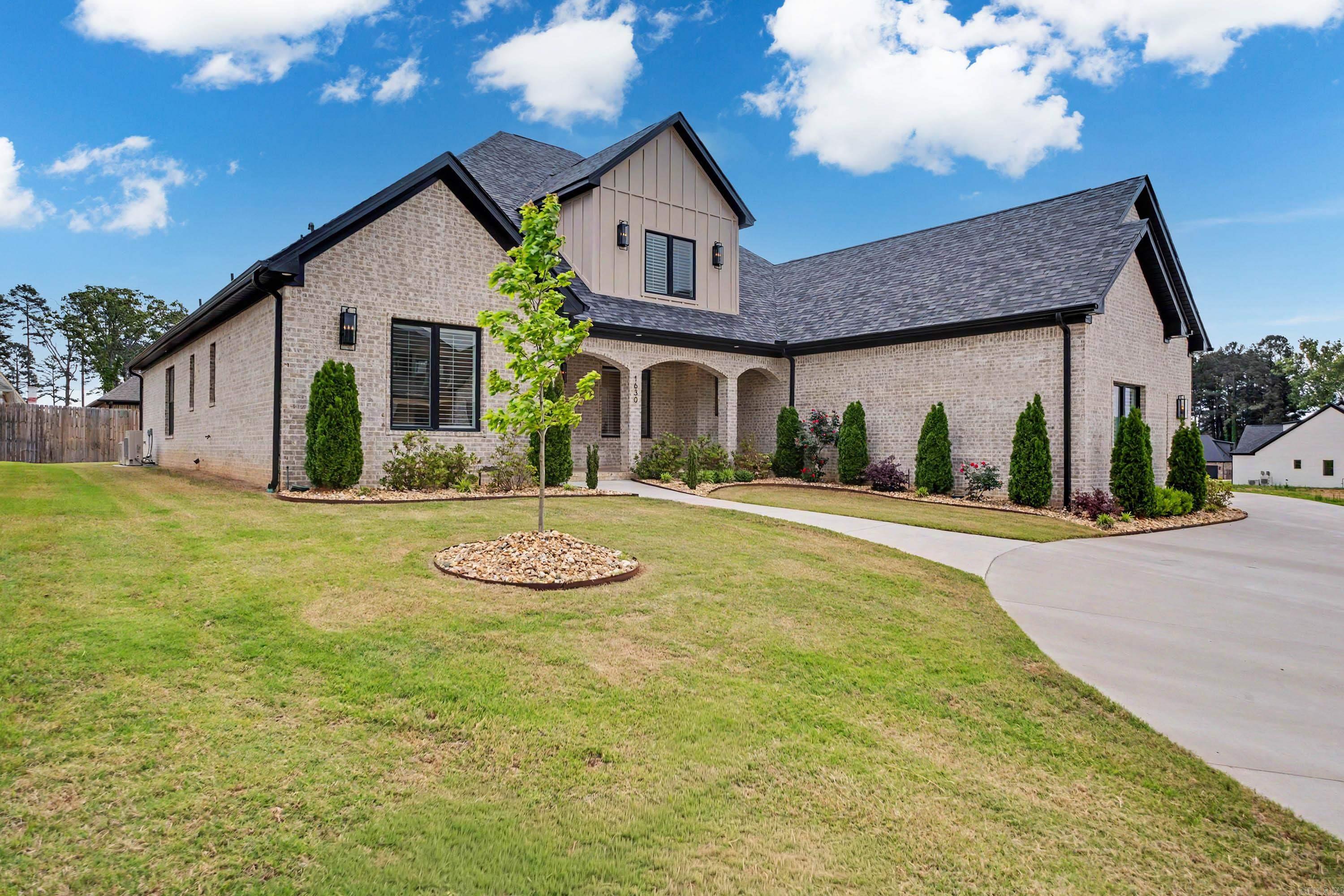 LANDS END - Residential