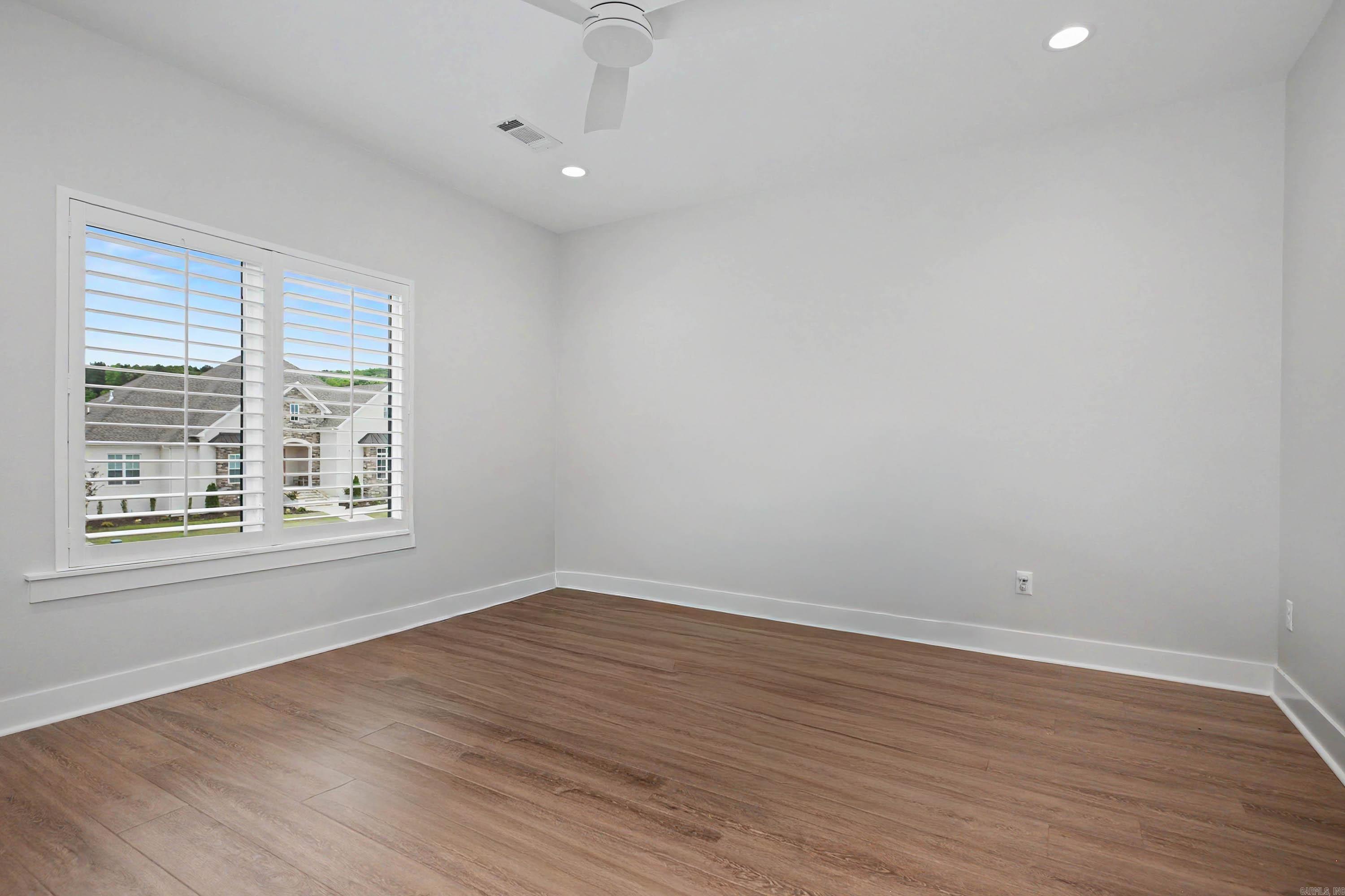 LANDS END - Residential