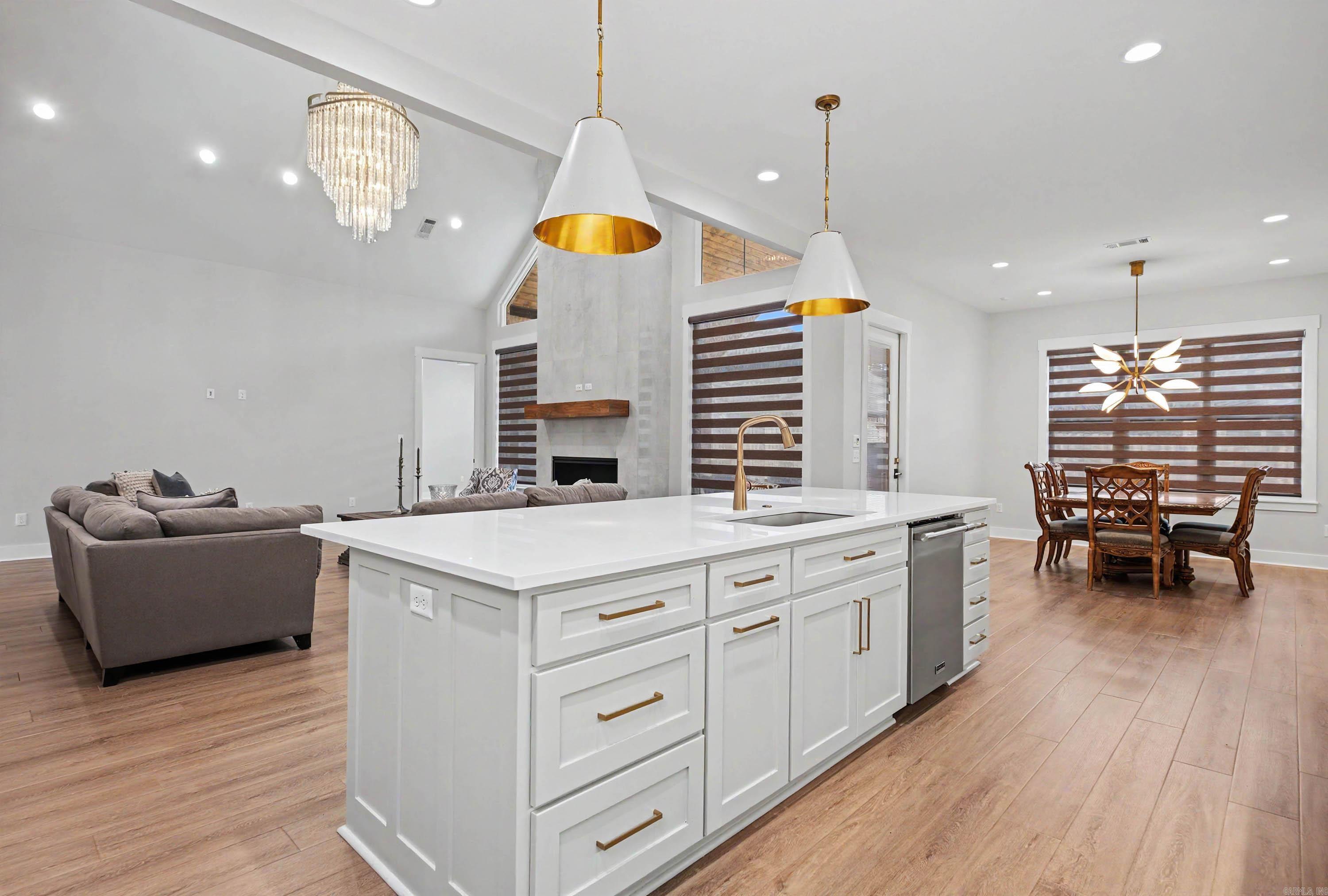 LANDS END - Residential