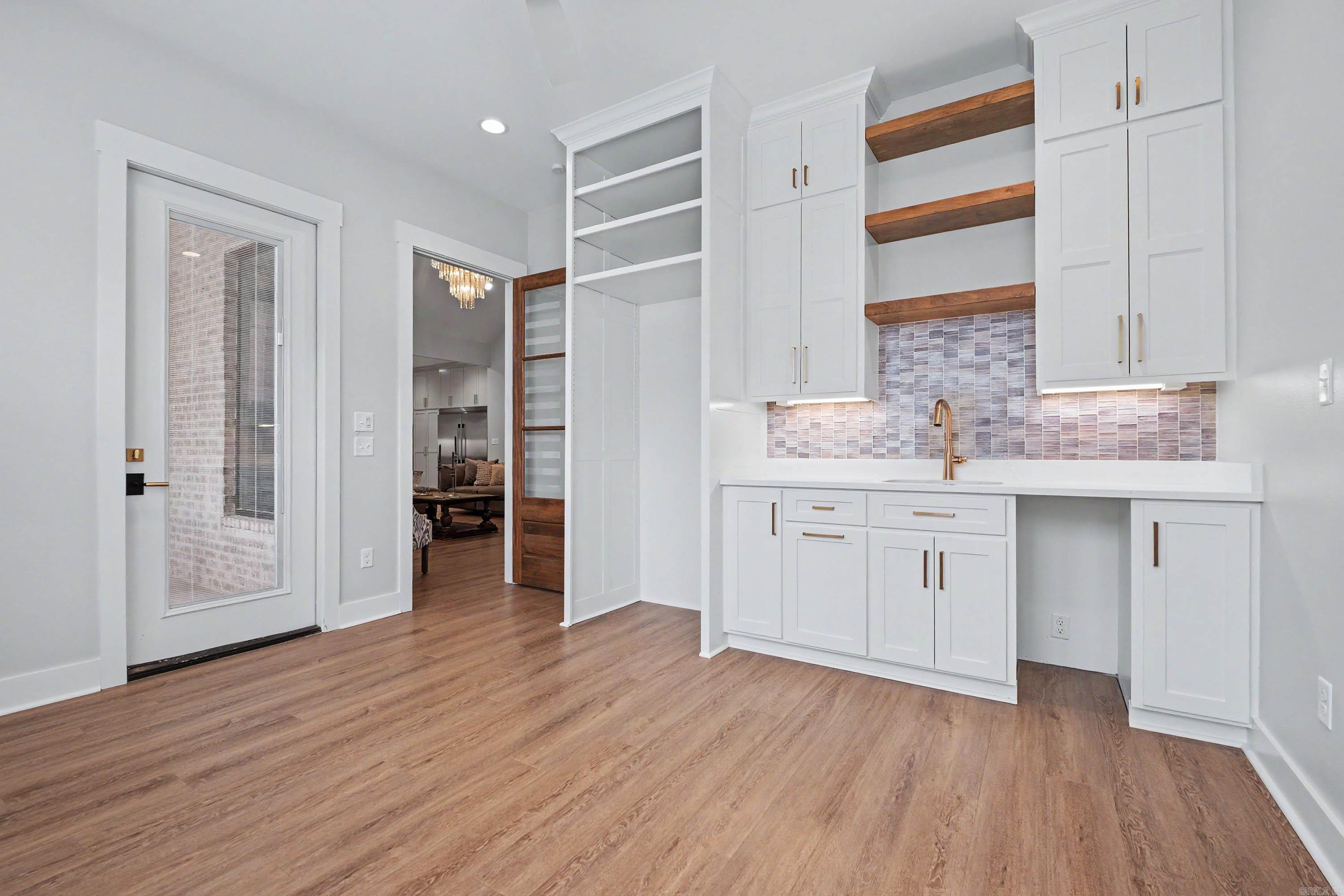 LANDS END - Residential