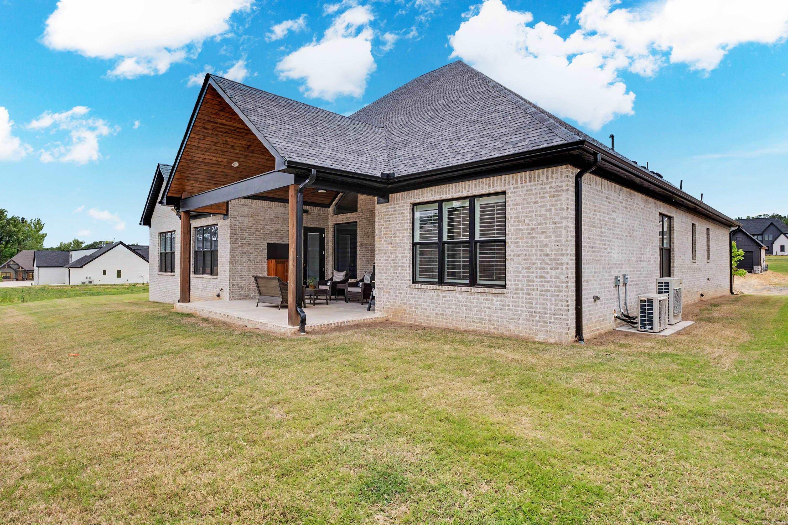 LANDS END - Residential