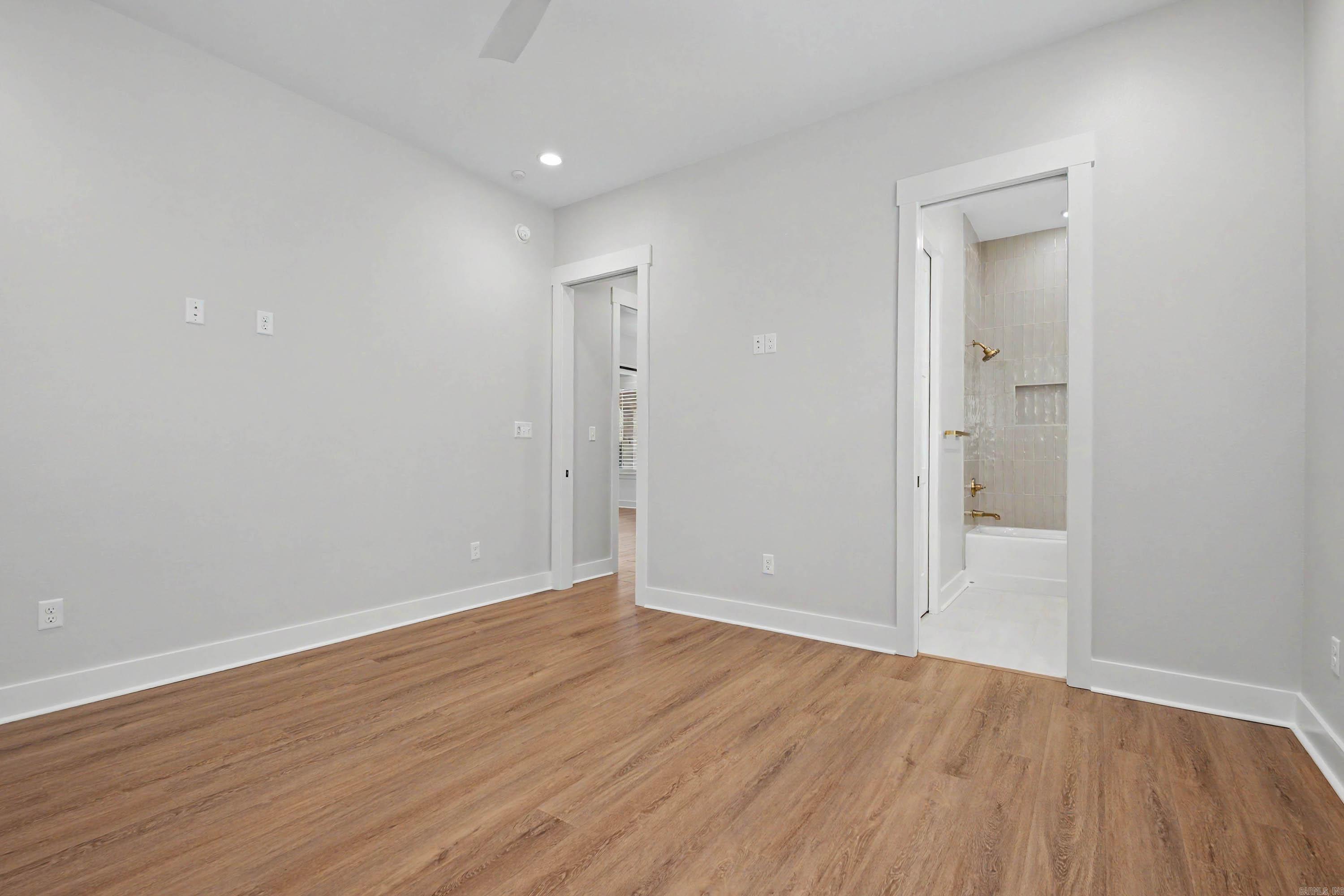 LANDS END - Residential