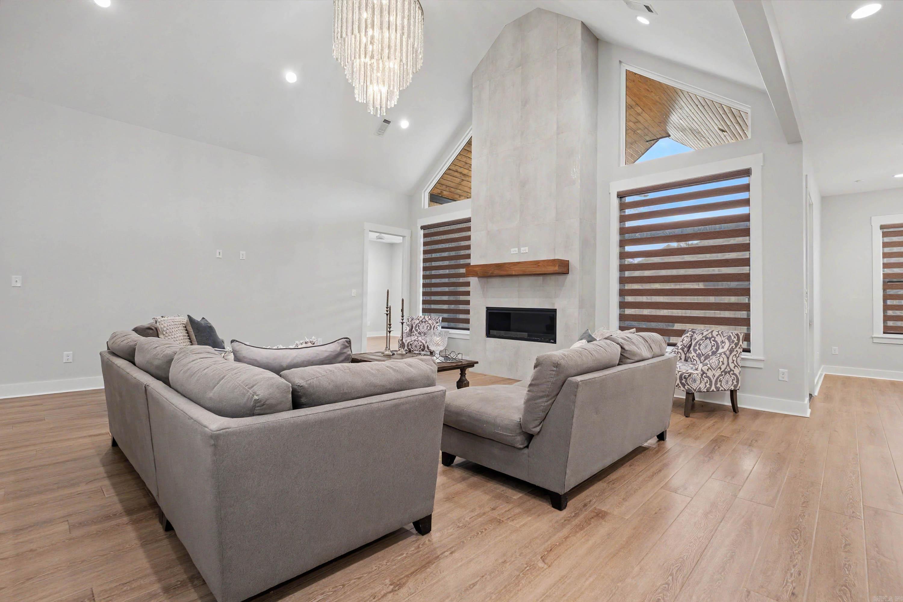 LANDS END - Residential